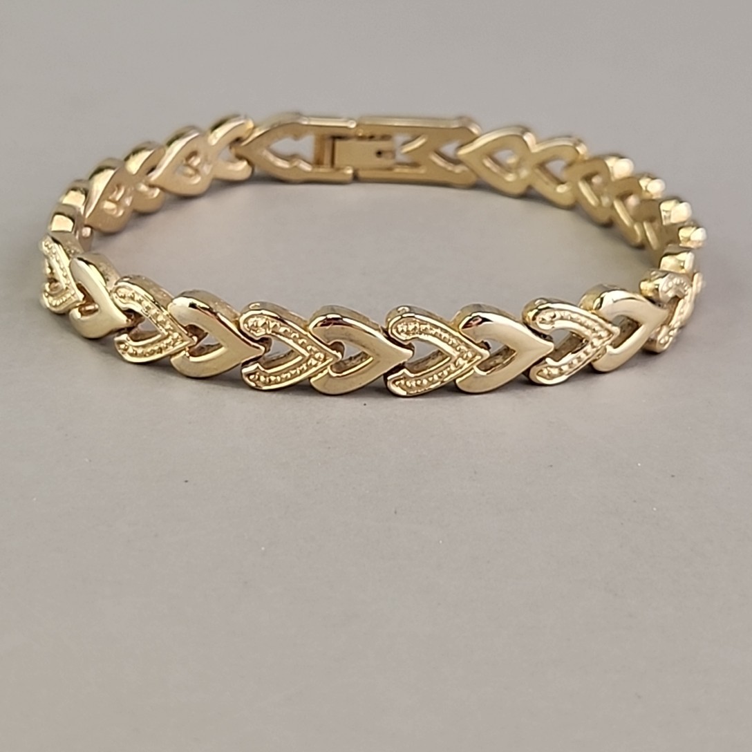 Heart Linked Bracelet Gold Tone Textured Glossy 7.5″