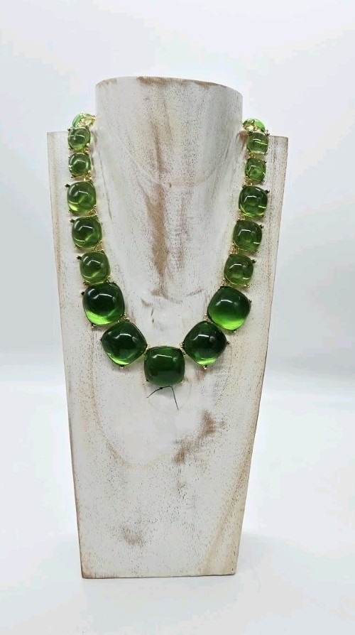 Gripoix Style Necklace Green Cabochon Gold Tone Graduated Jelly Belly 18.5 in