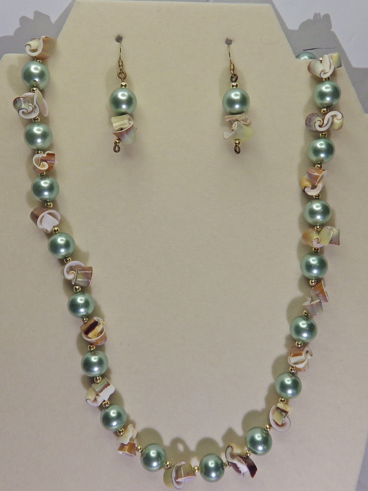 Conch Shell & Fake Green Pearl Beach Necklace & Dangle Earrings Bahamas 620E2