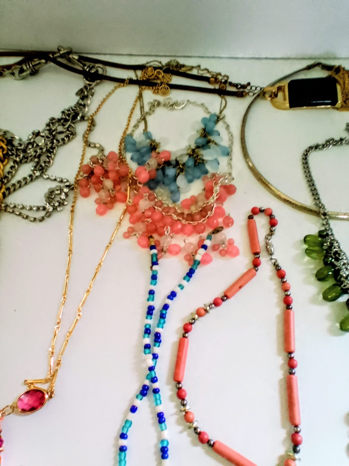 Necklace Lot Vintage And Fashion Assorted Brands Styles And Colors 33 Pieces