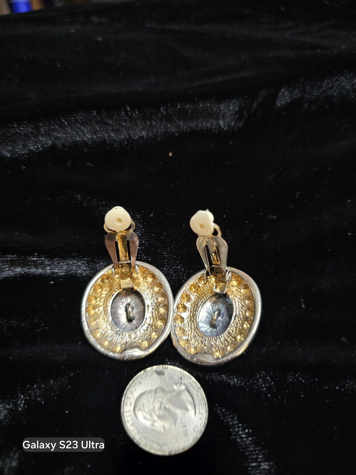 c1980 Retro-inspired “DOT” Design Pendant &Earrings Set. Clasp backs NIB.