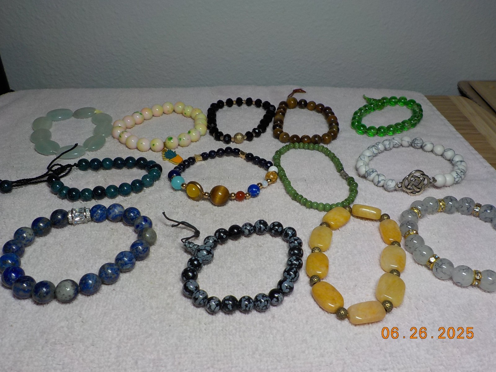 LOT OF 13 STRETCH BRACELETS/BANGLES GLASS/STONE/METAL/TIGERS EYE/LAPIZ 8.6 OZ