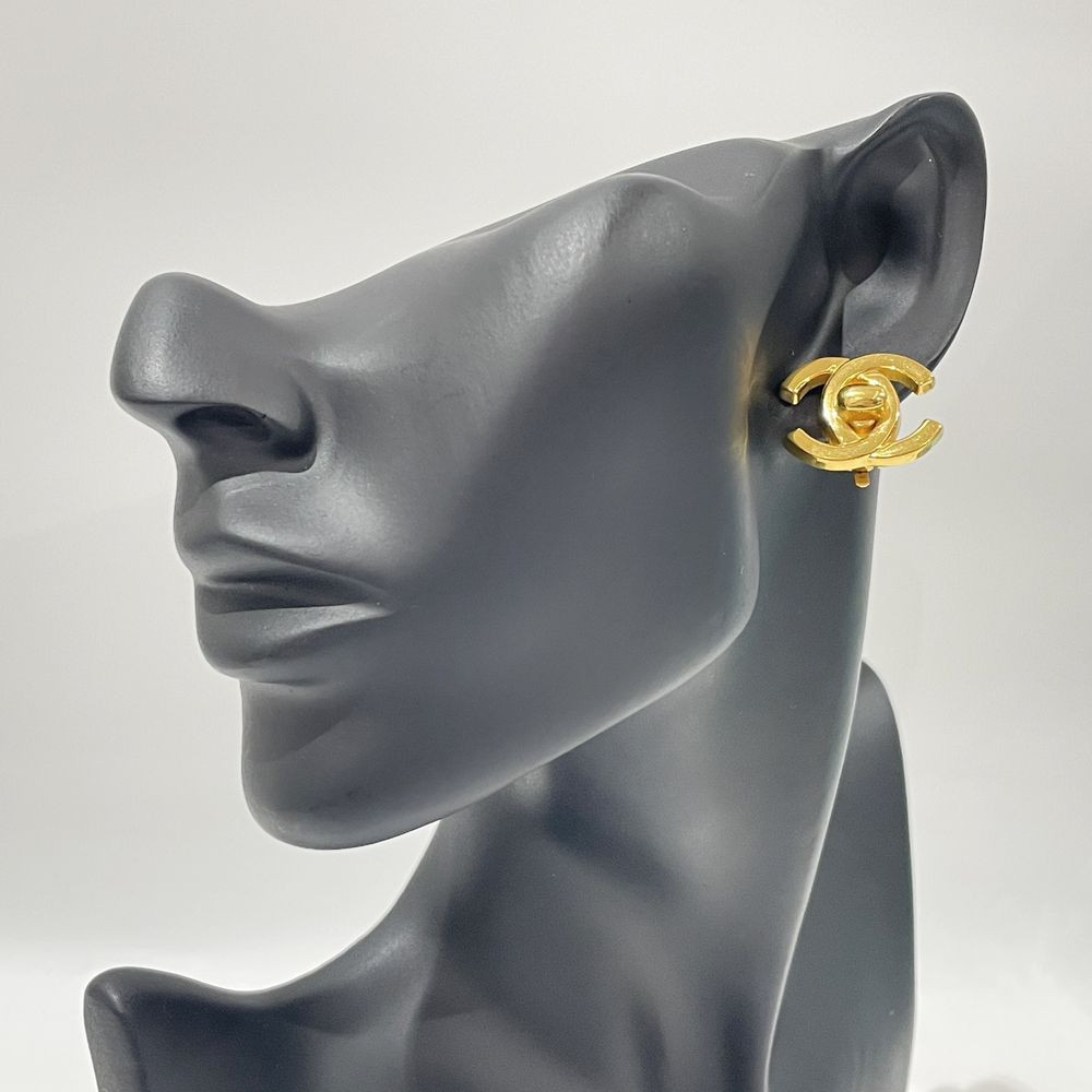CHANEL 96P Coco Mark Round Shape Earrings