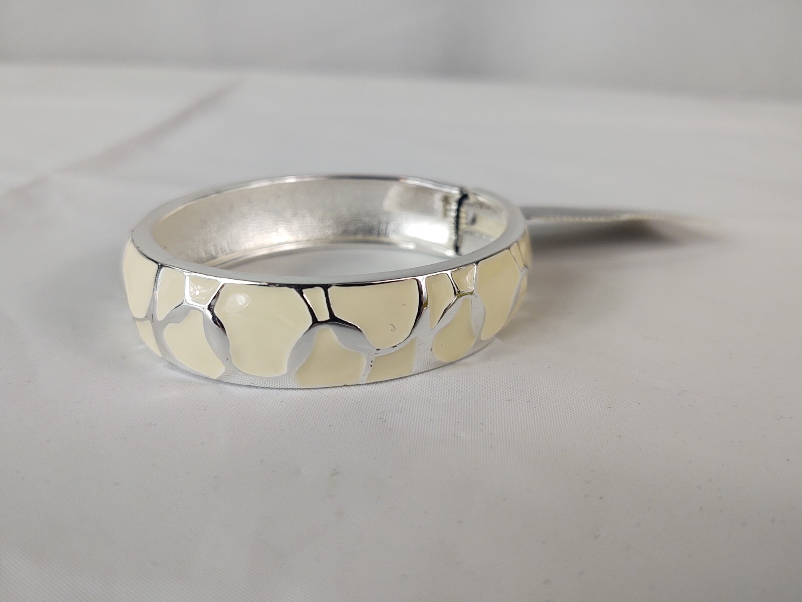 Apt 9 Silver Tone Hinged Cuff Bracelet New Old Stock Women’s Costume Jewelry