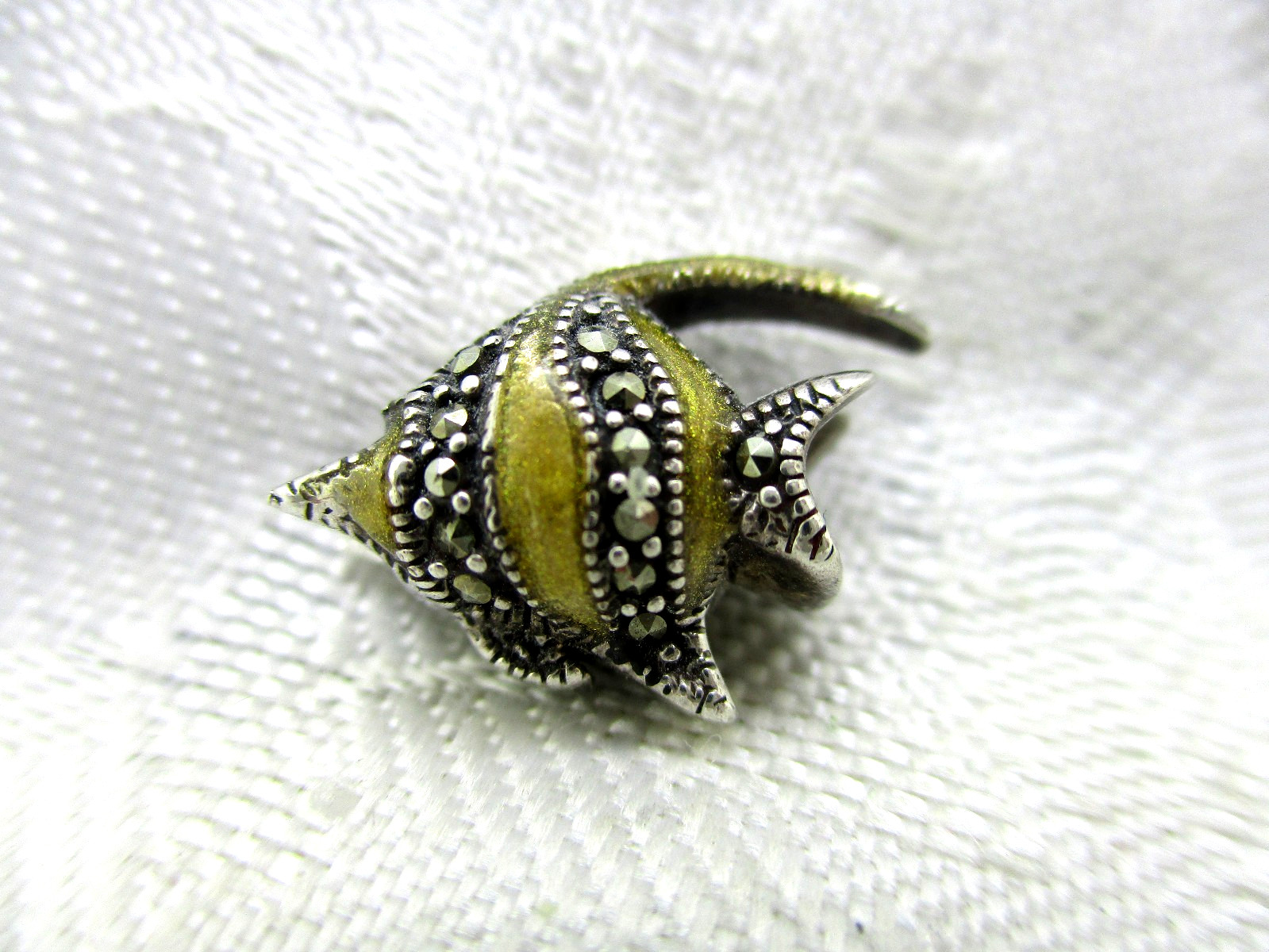 ESTATE JEWELRY ZALES BLACK LABEL 925 STERLING SILVER MARCASITE ANGEL FISH CHARM