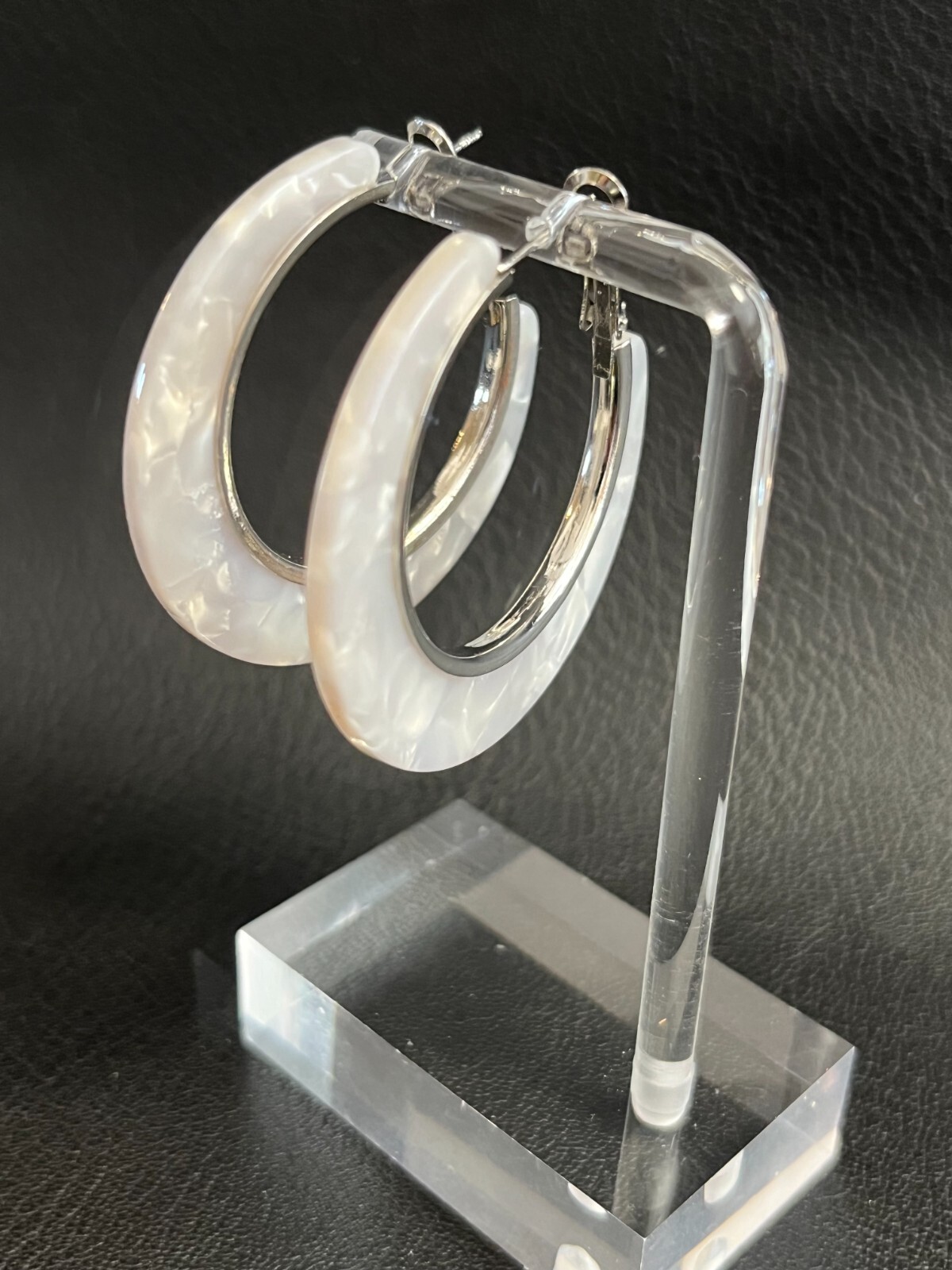 FUN NEW PAIR WOMEN’S MULTI COLOR ACRYLIC HOOP EARRINGS 44MM FASHION ACCESSORIES
