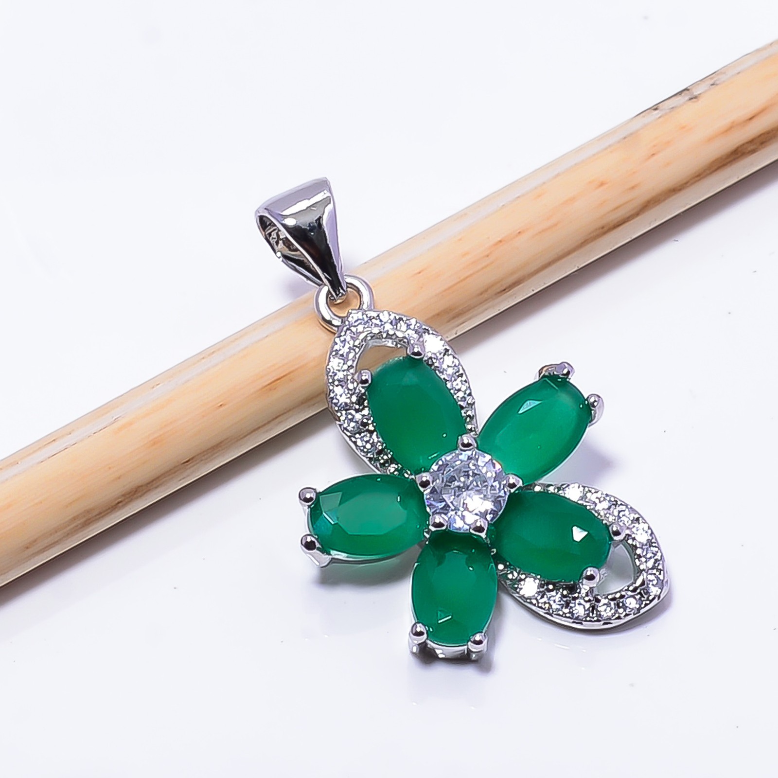 Emerald Simulated & Cubic Zirconia 925 Sterling Silver Flower Pendant 1.09″ P974