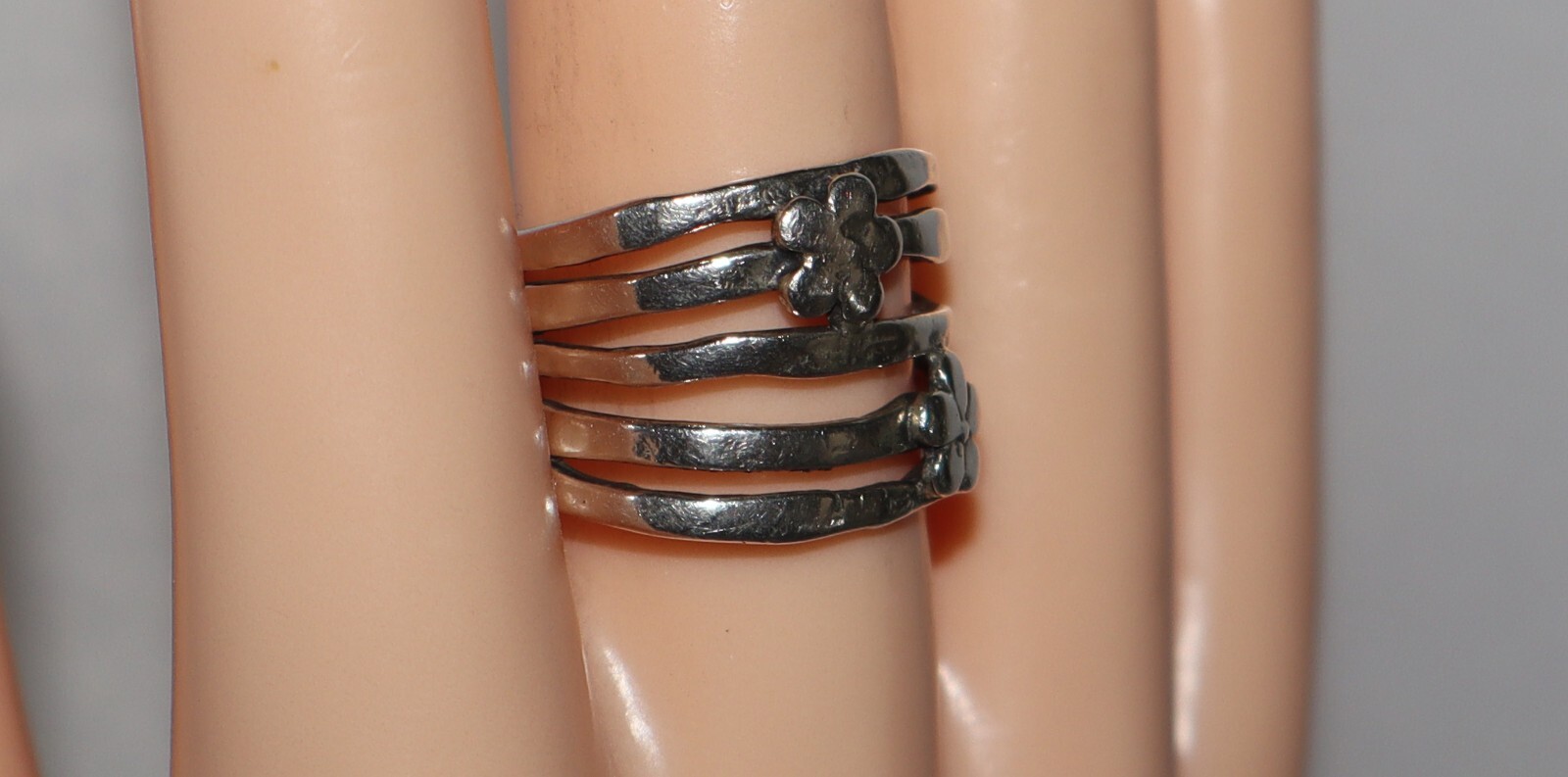 Didae Israel Sterling Silver Modernist Hammered Flower Wrap Wide Band Ring