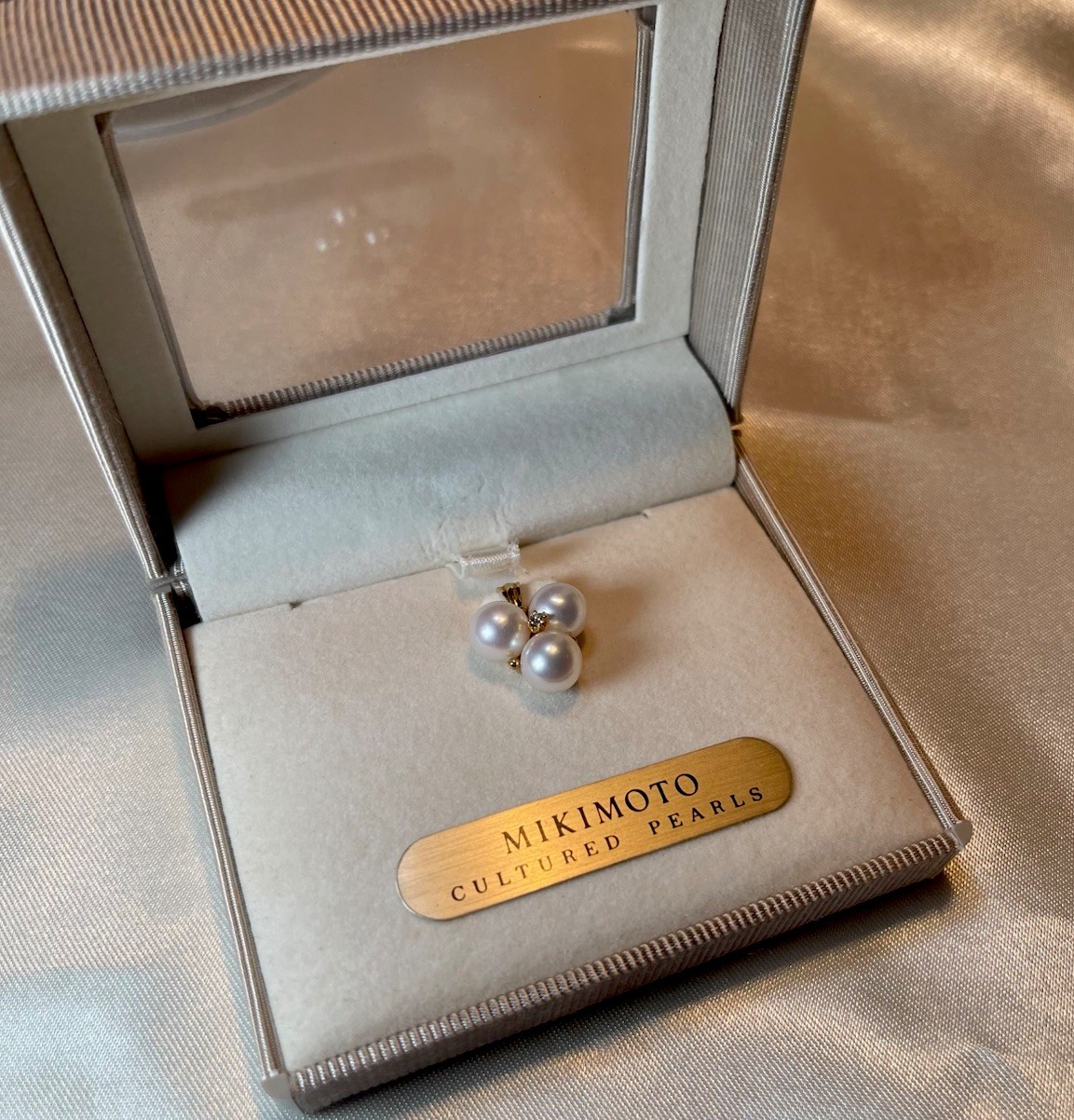 Authentic MIKIMOTO K18 Diamond Akoya Pearl Pendant Top Original Box Japan