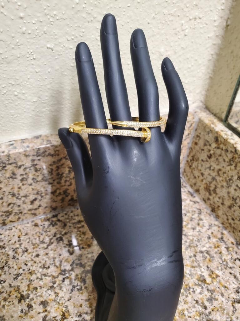 Durable, Lightweight And Long-lasting Fashion Bracelet
