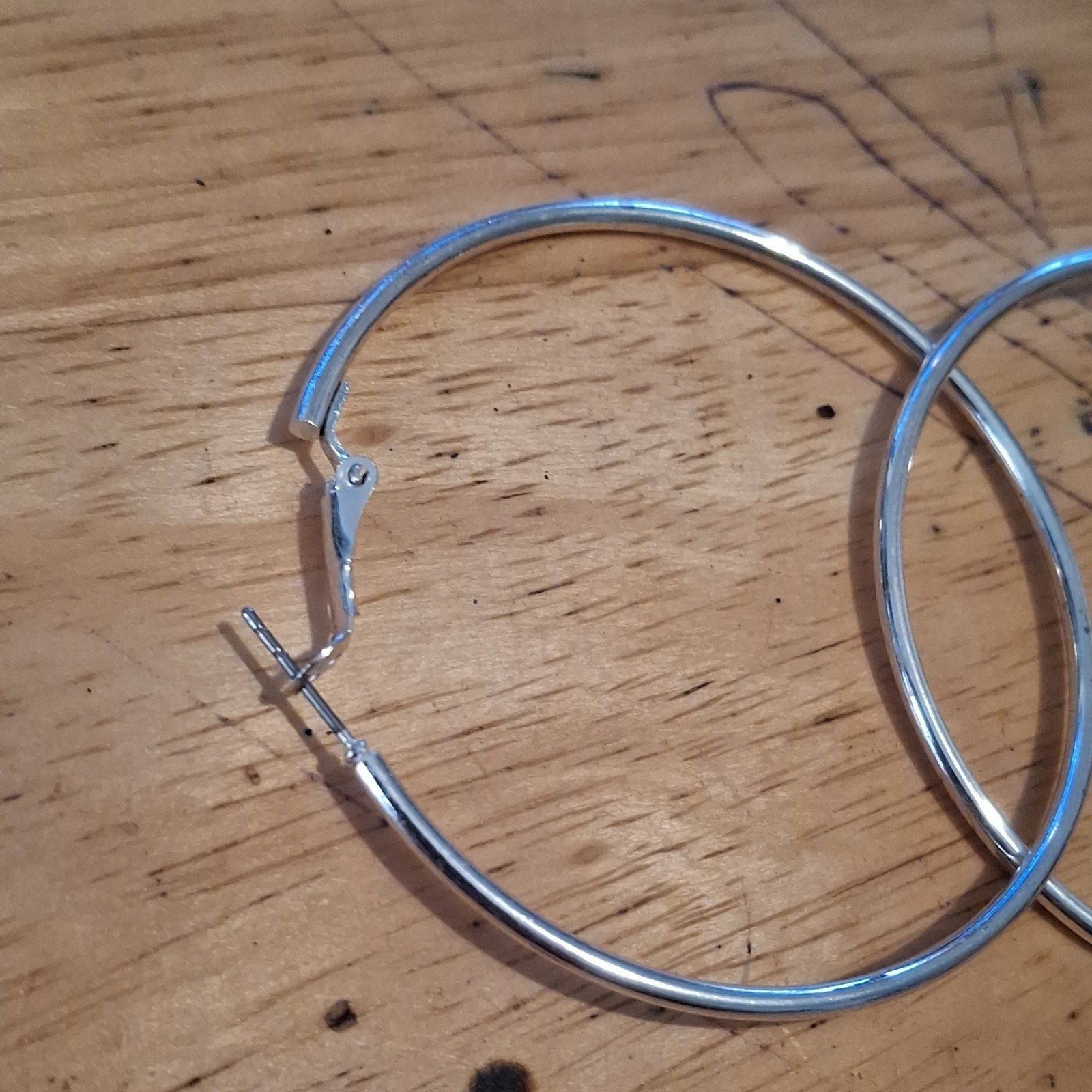 Silver Tone Metal Round Hoop Earrings Latch Back Lobe Pair No Stone