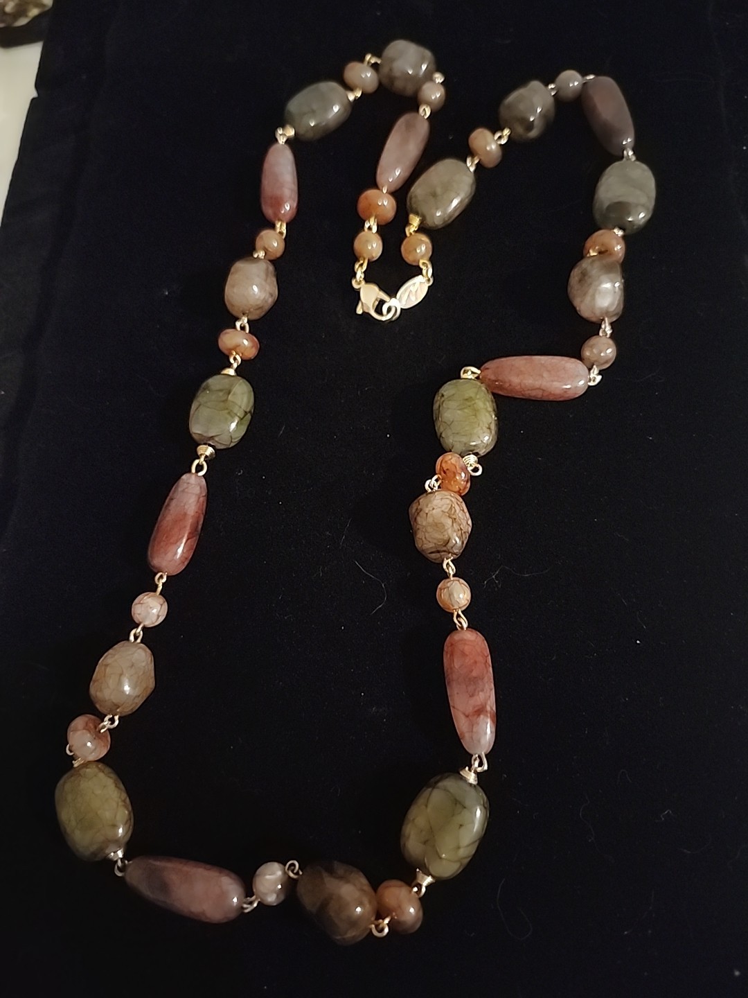 Liz Claiborne Necklace Beaded Neutral Colors Gold Tone 26″