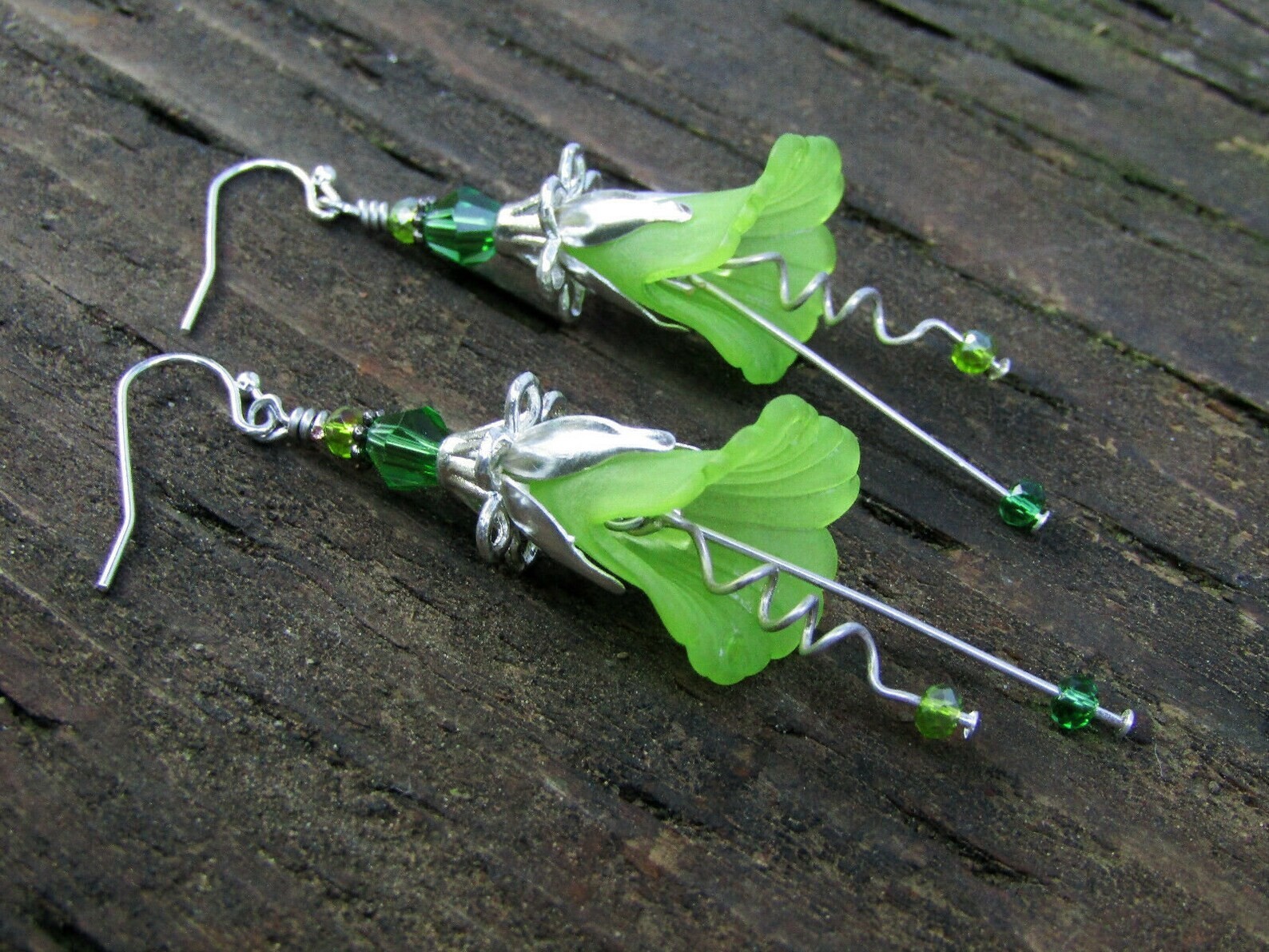 Green Flower Earrings Floral Dangle Earrings Boho Dangle Earrings Vintage Style