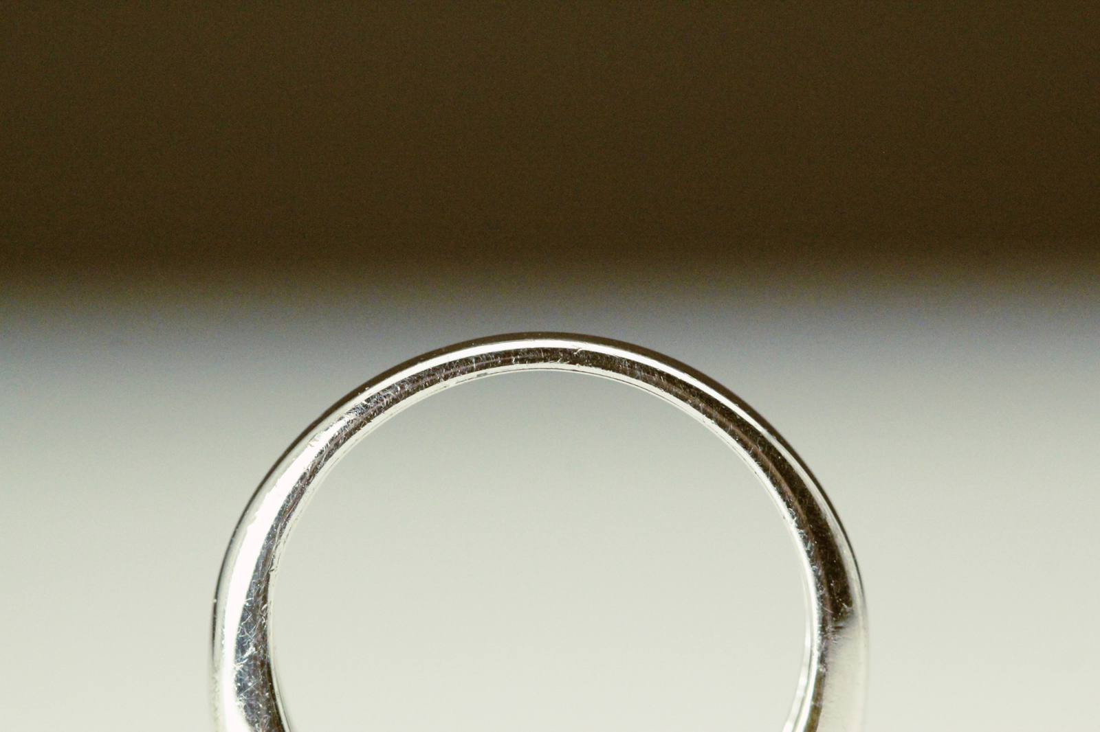 925 Sterling Silver 3 Black Stones Size 7 Ring 5.8 Grams (RIN9258)