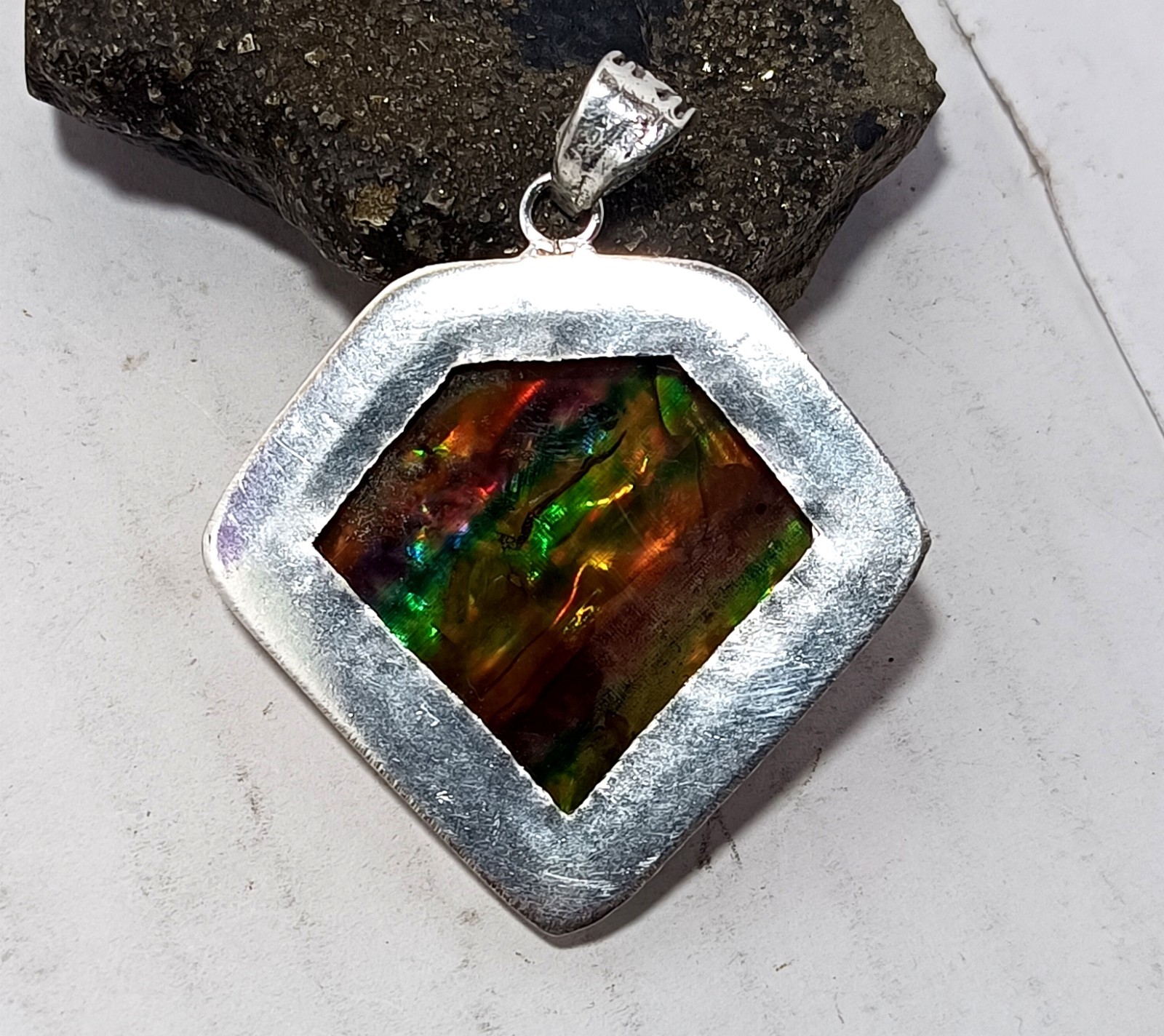 Certified 107.50 Ct Natural Ammolite 925 Solid Silver Pendant Loose Gemstone