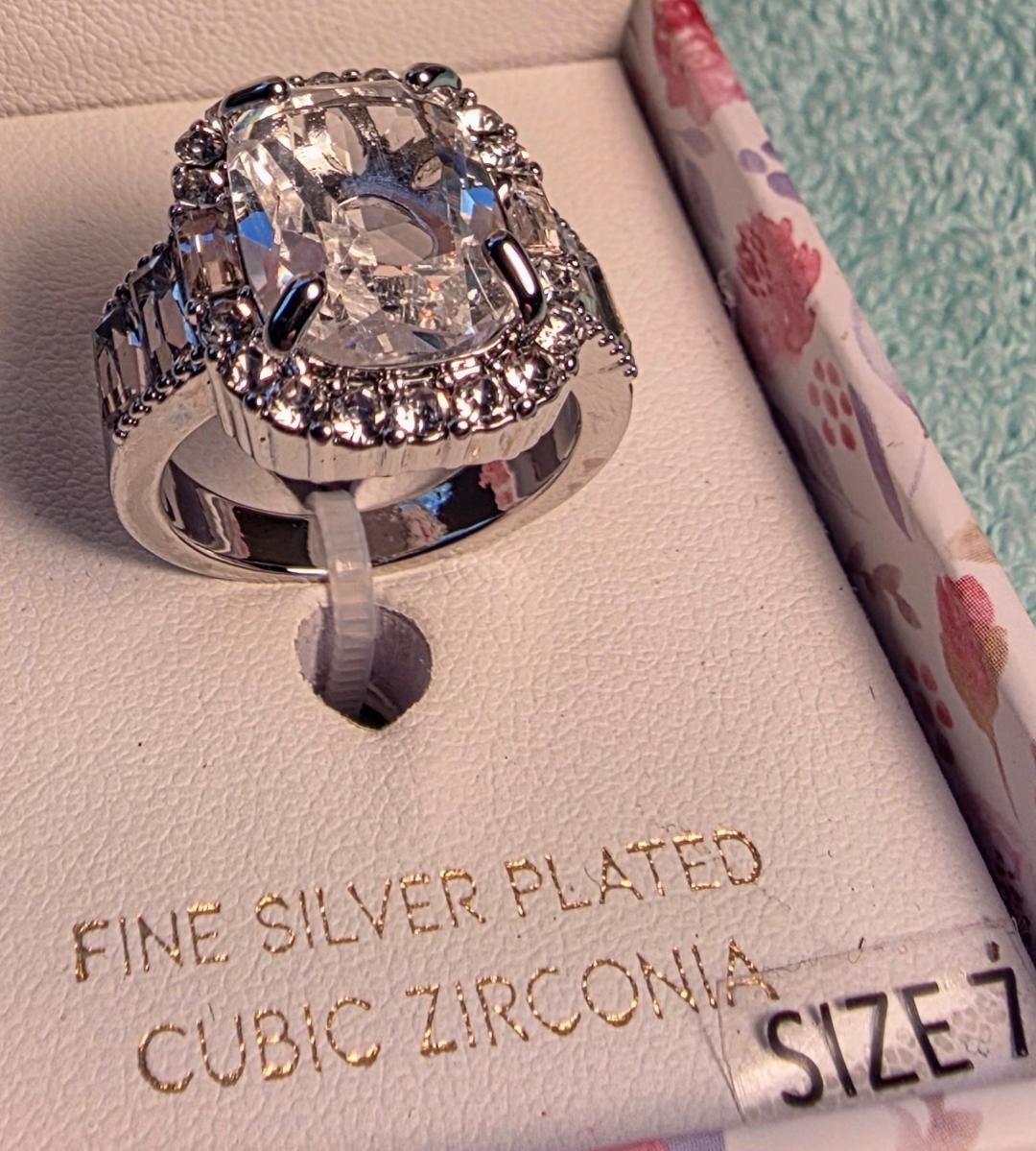Audrey J Silver Plated Oval Cubic Zirconia Engagement Ring Size 7 New in the Box