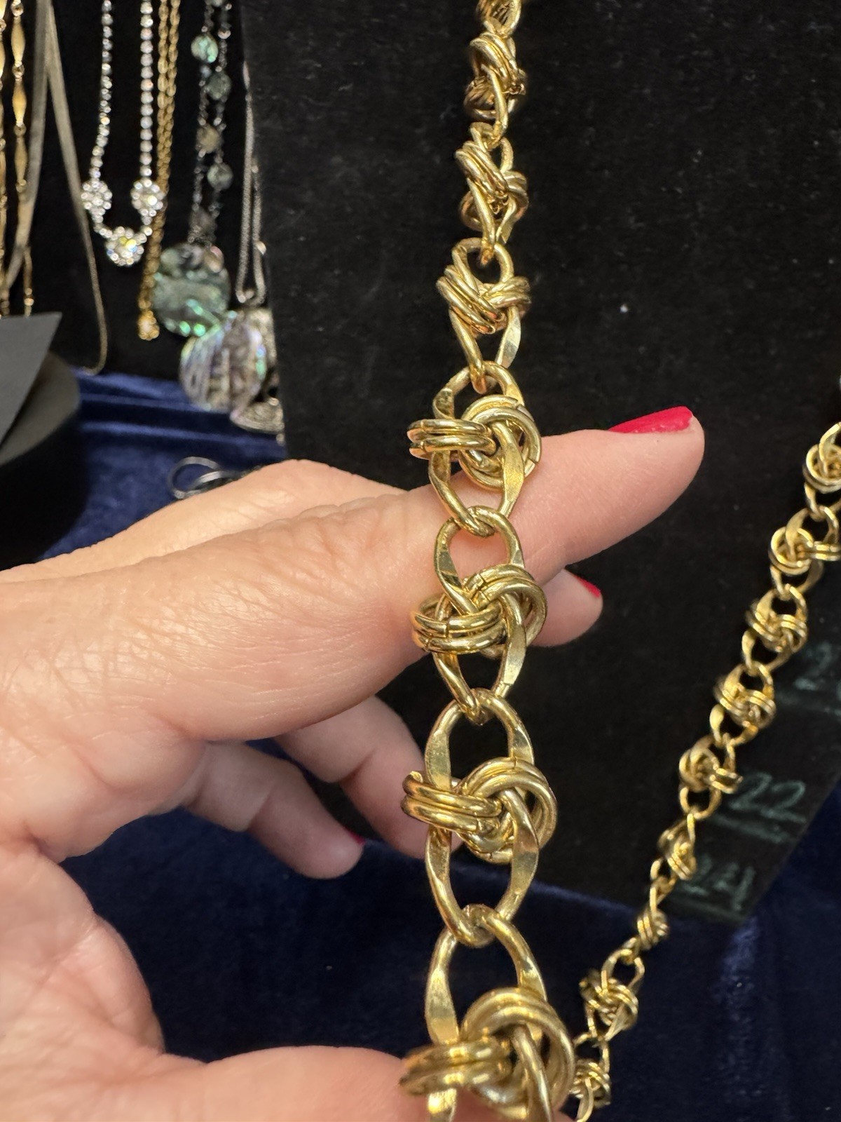 Vintage 30” Gold Tone Rosette Swirl Love Knot Link Chain Necklace Unsigned