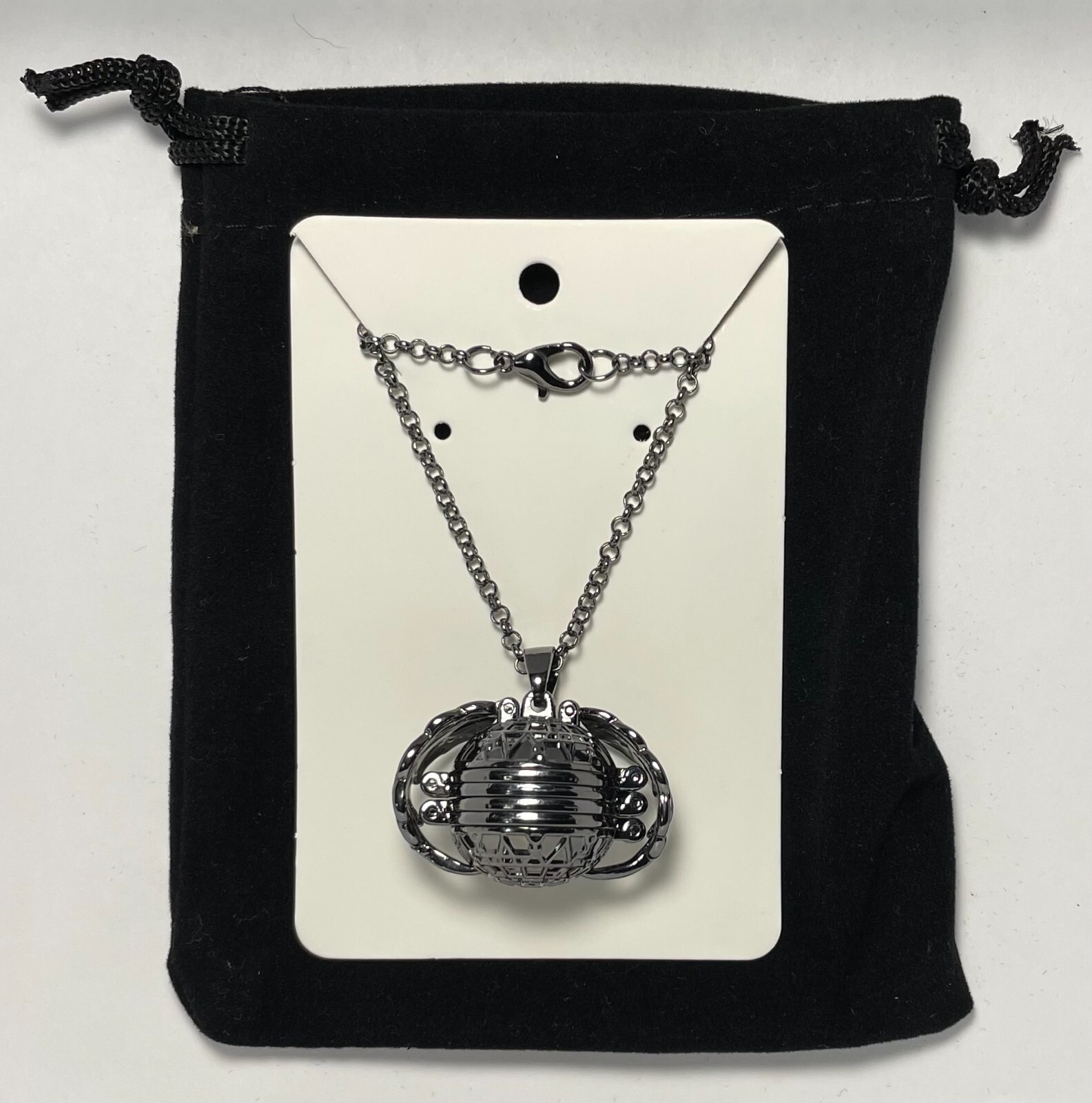Multi-Layered Photo Pendant Necklace (Round Gun Metal Black)(4 discs)