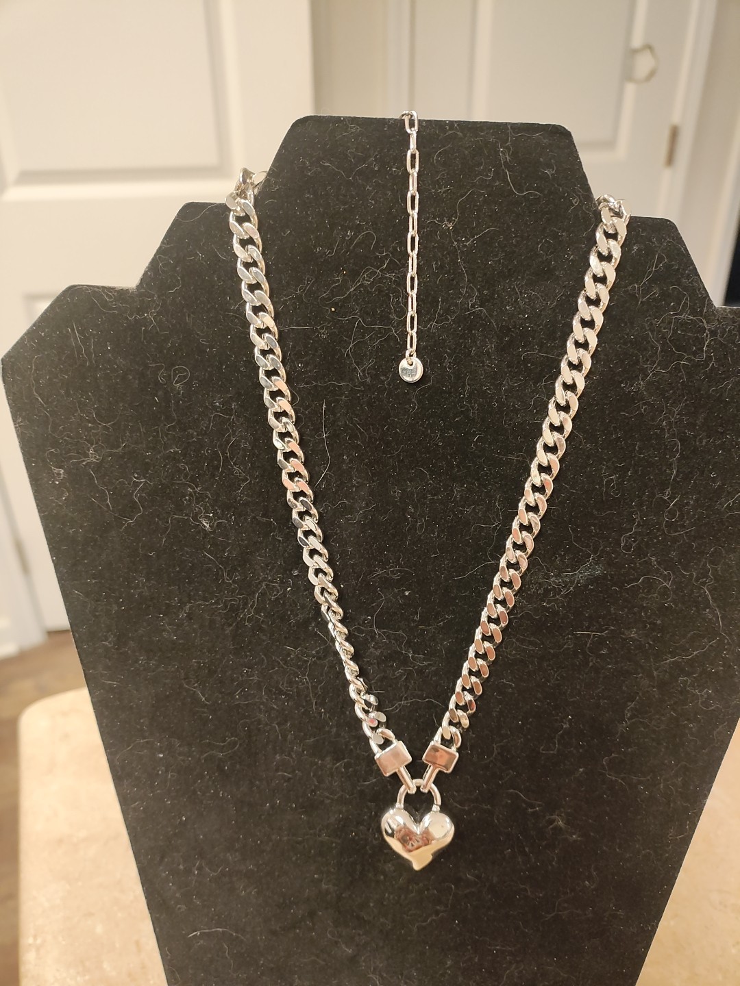 Silver Tone Heart Necklace 16 To 19″. Thick Heart & Cubin Chain. Eye Candy