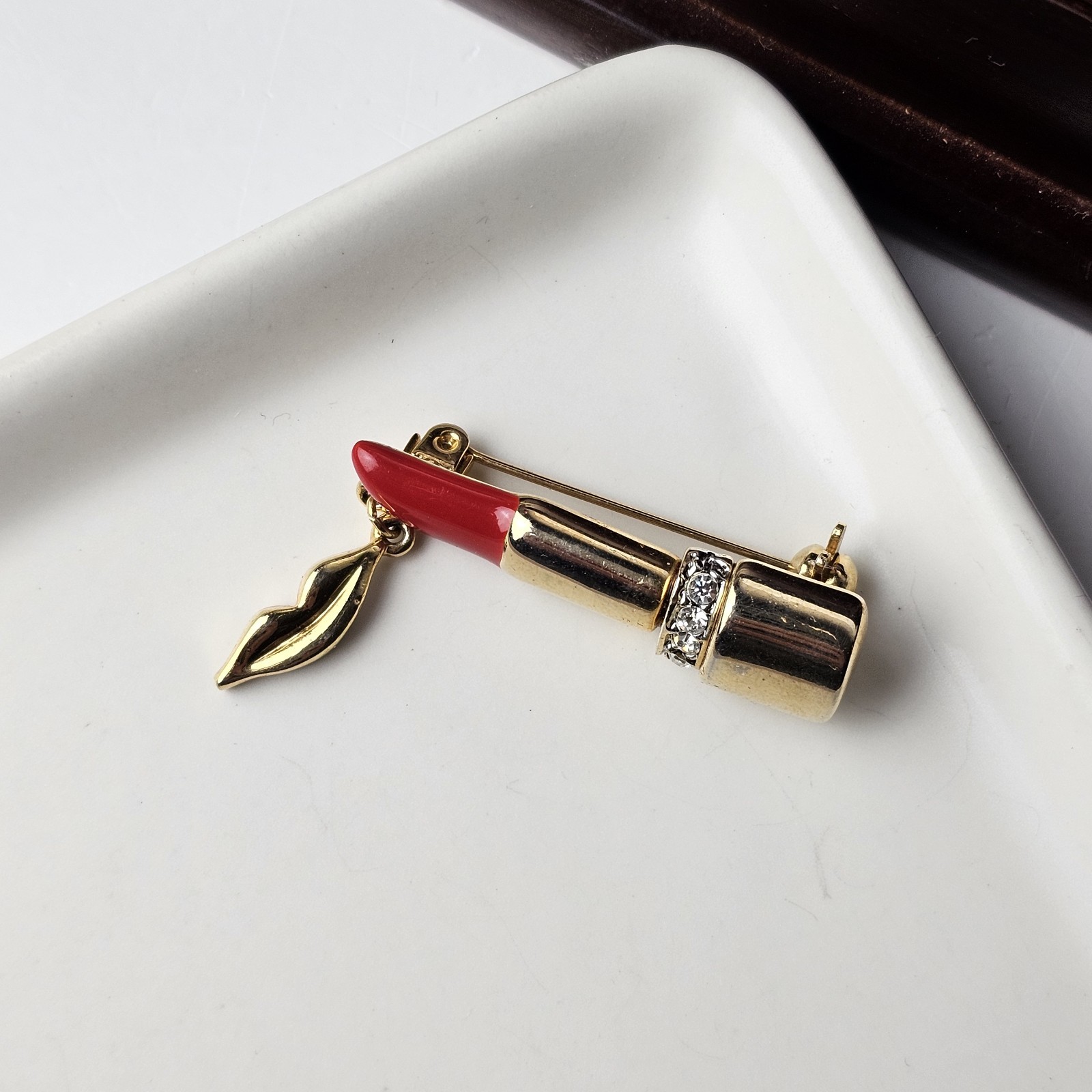 Costume Jewelry Gold Tone Red Enamel Rhinestone Lipstick Brooch Pin