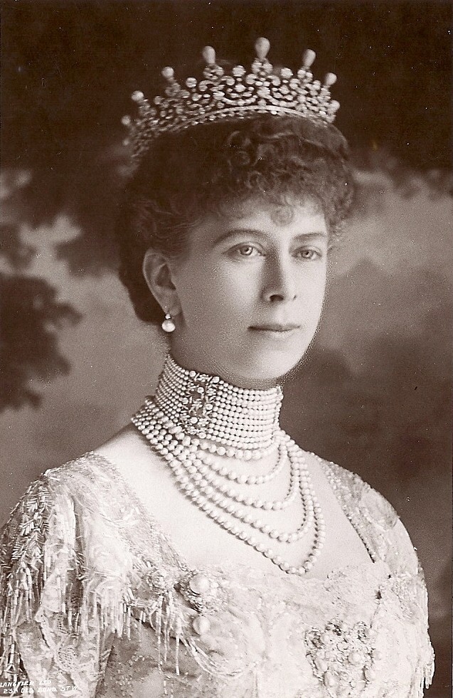 Queen Elizabeth II Royal Replica Queen Mary’s Ladies of Devonshire Earrings