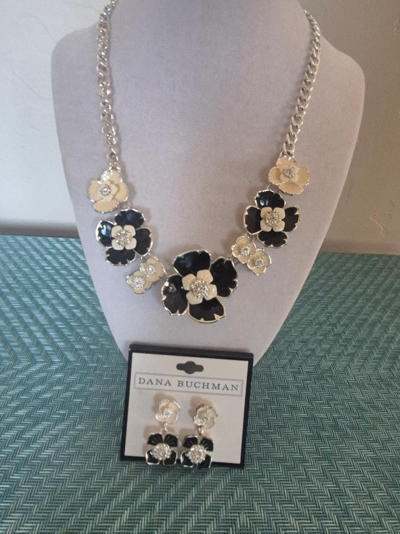 Dana Buchman Silvertone Flower necklace & earrings black/Ivory 17″ enamel
