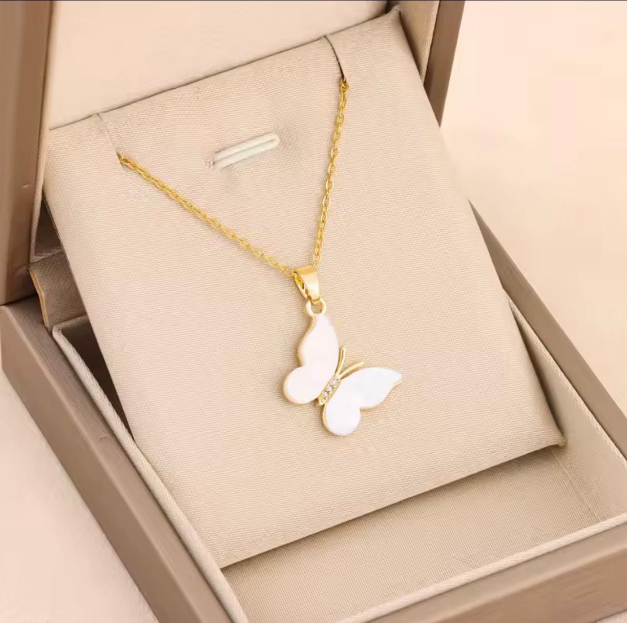 Temperament Elegant White Butterfly Pendant Necklaces For Women Adjustable