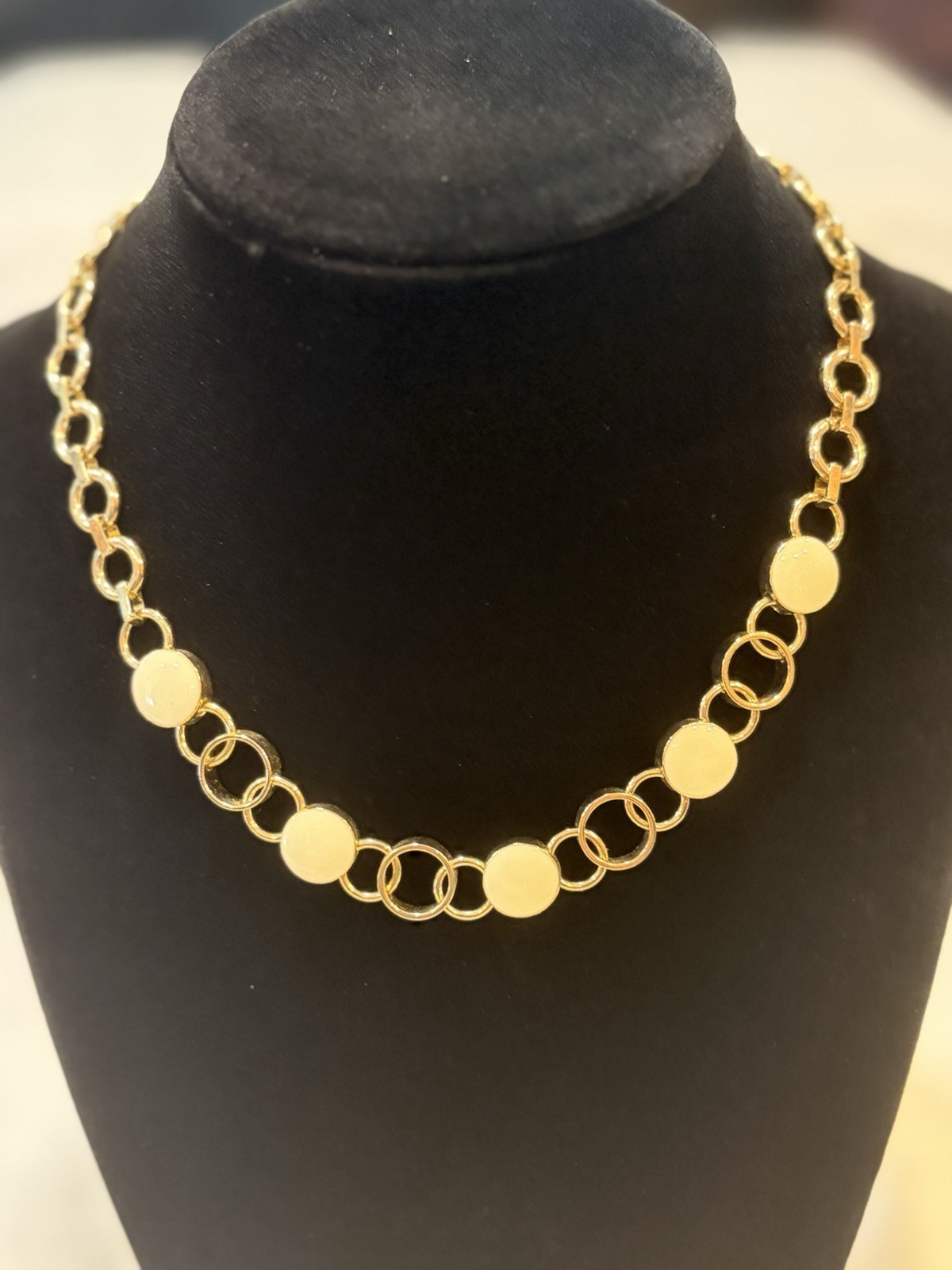 Liz Claiborne Repeating Circle Gold Tone Off White Enamel 14 Inch Necklace