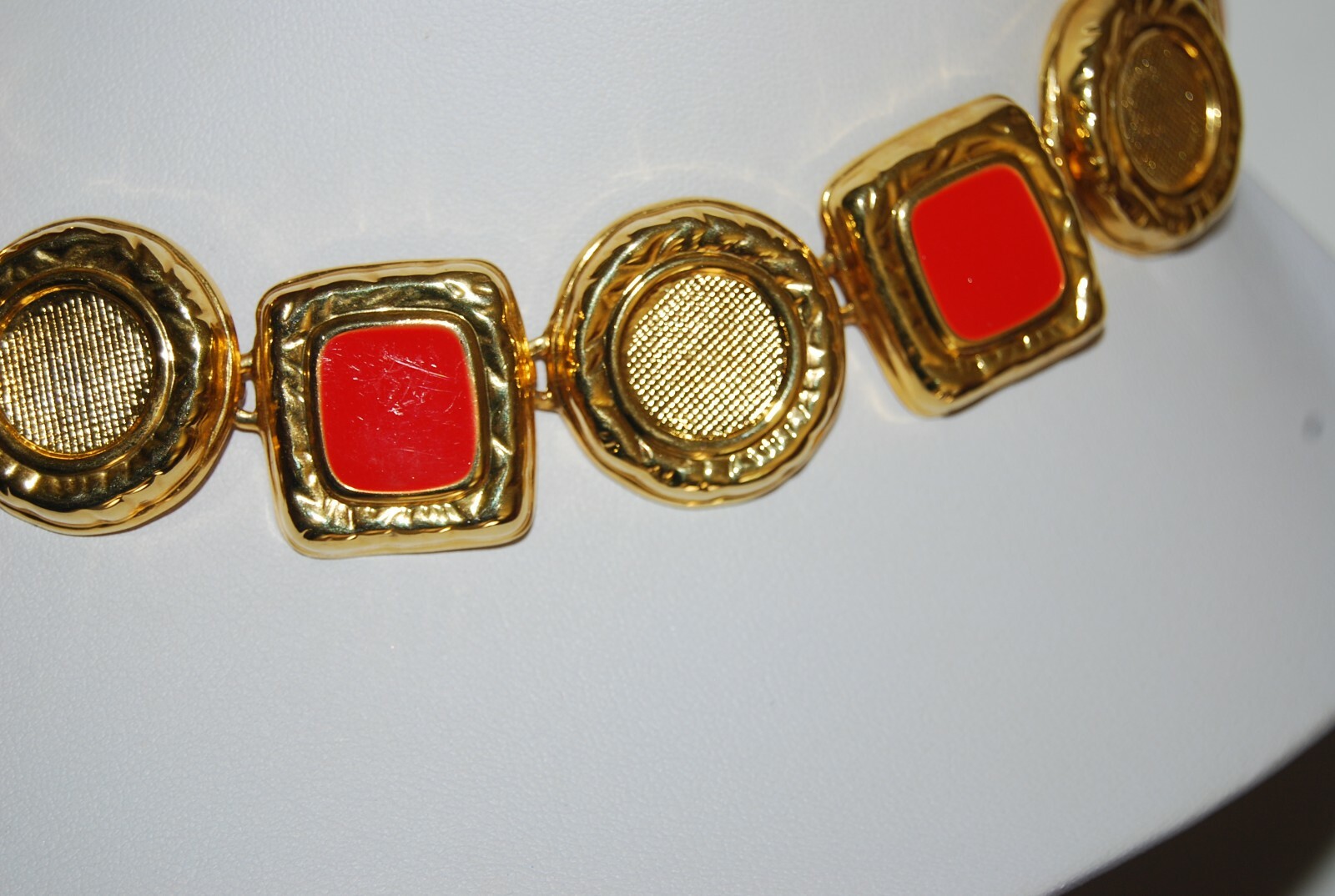 BEAUTIFUL BOLD GOLD TONED METAL & ORANGE ENAMEL MEDALLION LINKS CHOKER NECKLACE