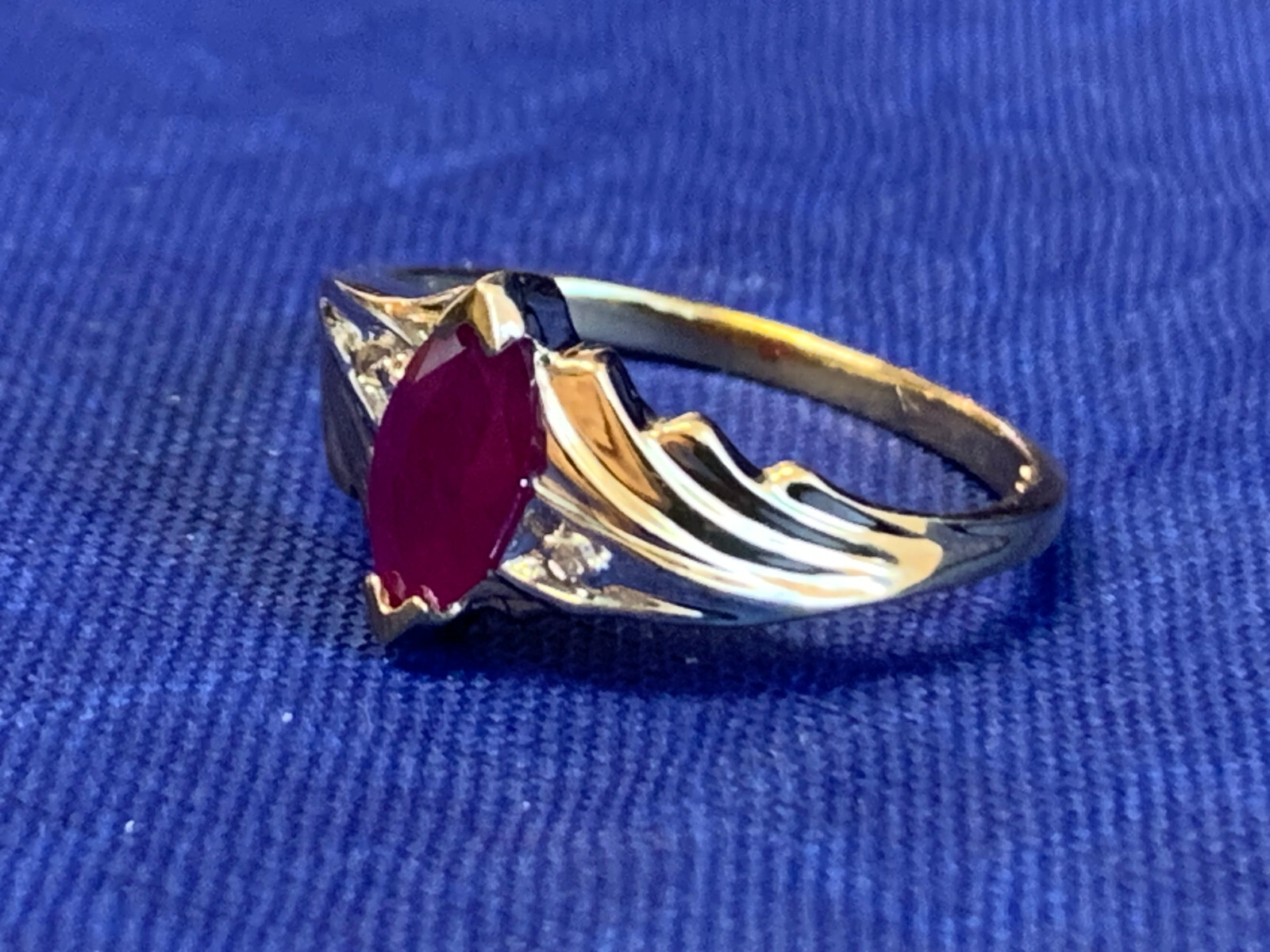 10K Yellow Gold Ring 1.62g Fine Jewelry Size 7 Band Ruby & Clear Color *READ*