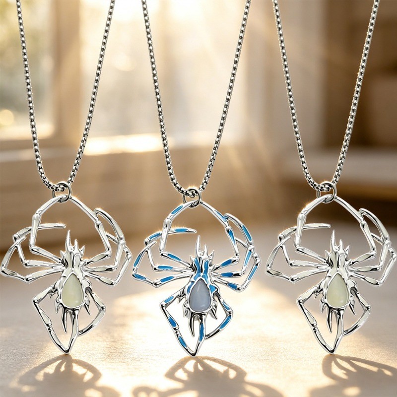 3Pcs Creative Luminous Spider Necklace Fashion Men Hip-hop Insect Pendant