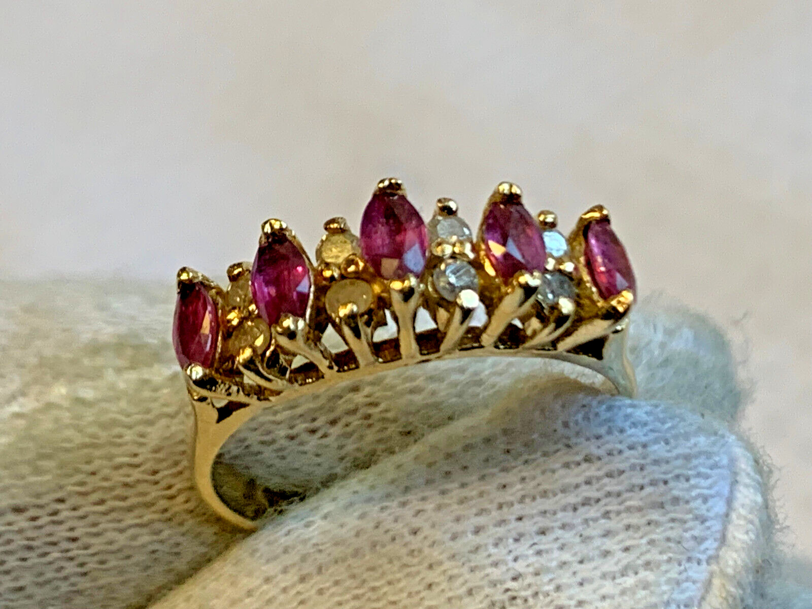 14K Yellow Gold Ring 2.5g Fine Jewelry Size 5.25 Band Ruby & Clear Color Stones