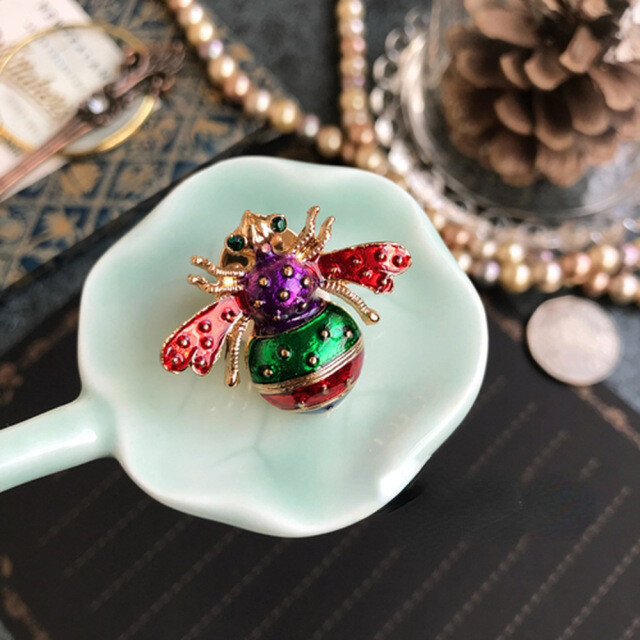 Retro and Cute Butterfly Bee Bug Enamel Brooch Fashionable Insect Pin for Women