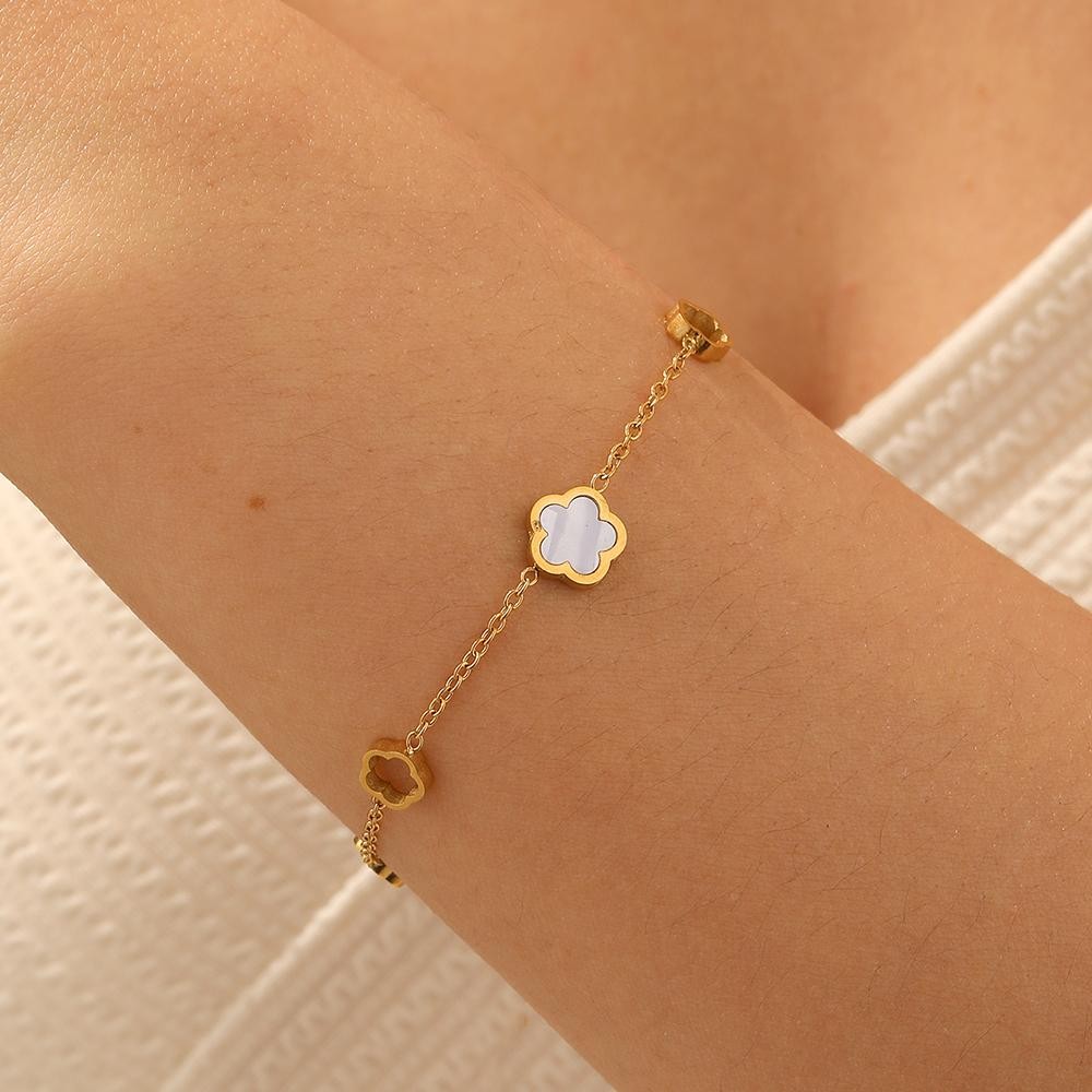 White Shell Inlay Hollow Flower Bracelet 316L Stainless Steel Non Fading Gift