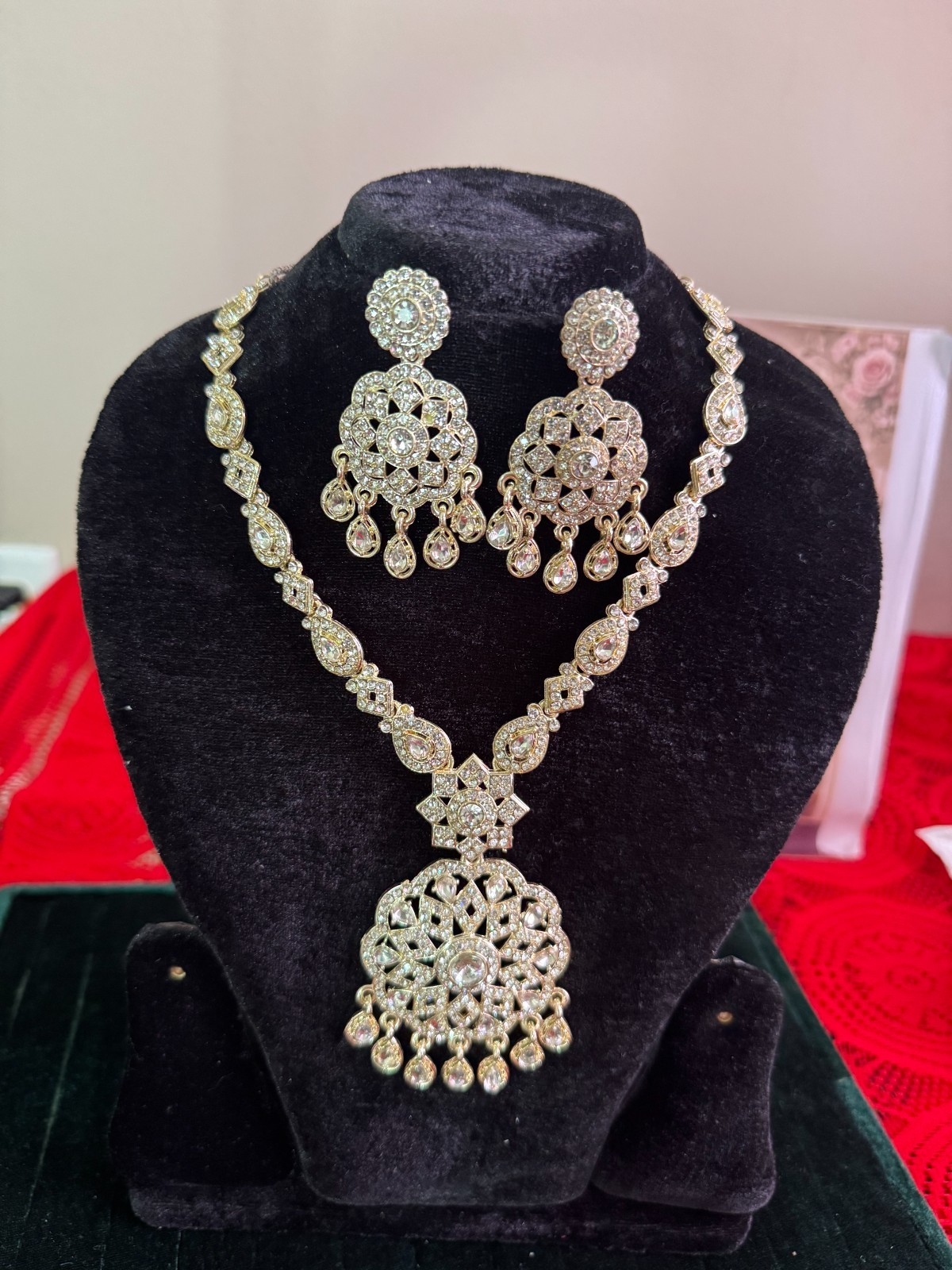 Rhinestone Wedding Jewelry Set Silver Tone Necklace & Dangle Earrings