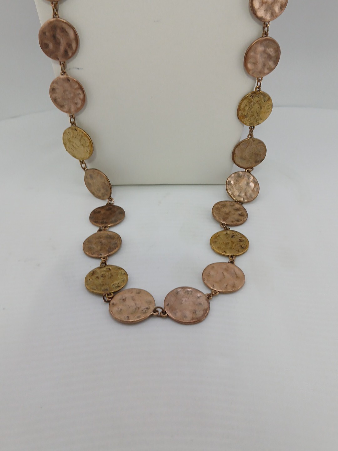 CHICO’S mixed metals hammered graduated discs stations design 36 in necklace
