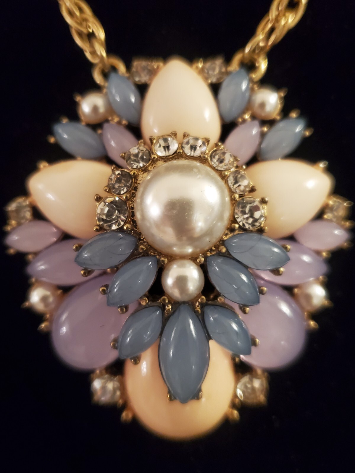 2010s Pastel Purple & Pink Rhinestone Pendant Gold Tone Rope Chain Necklace