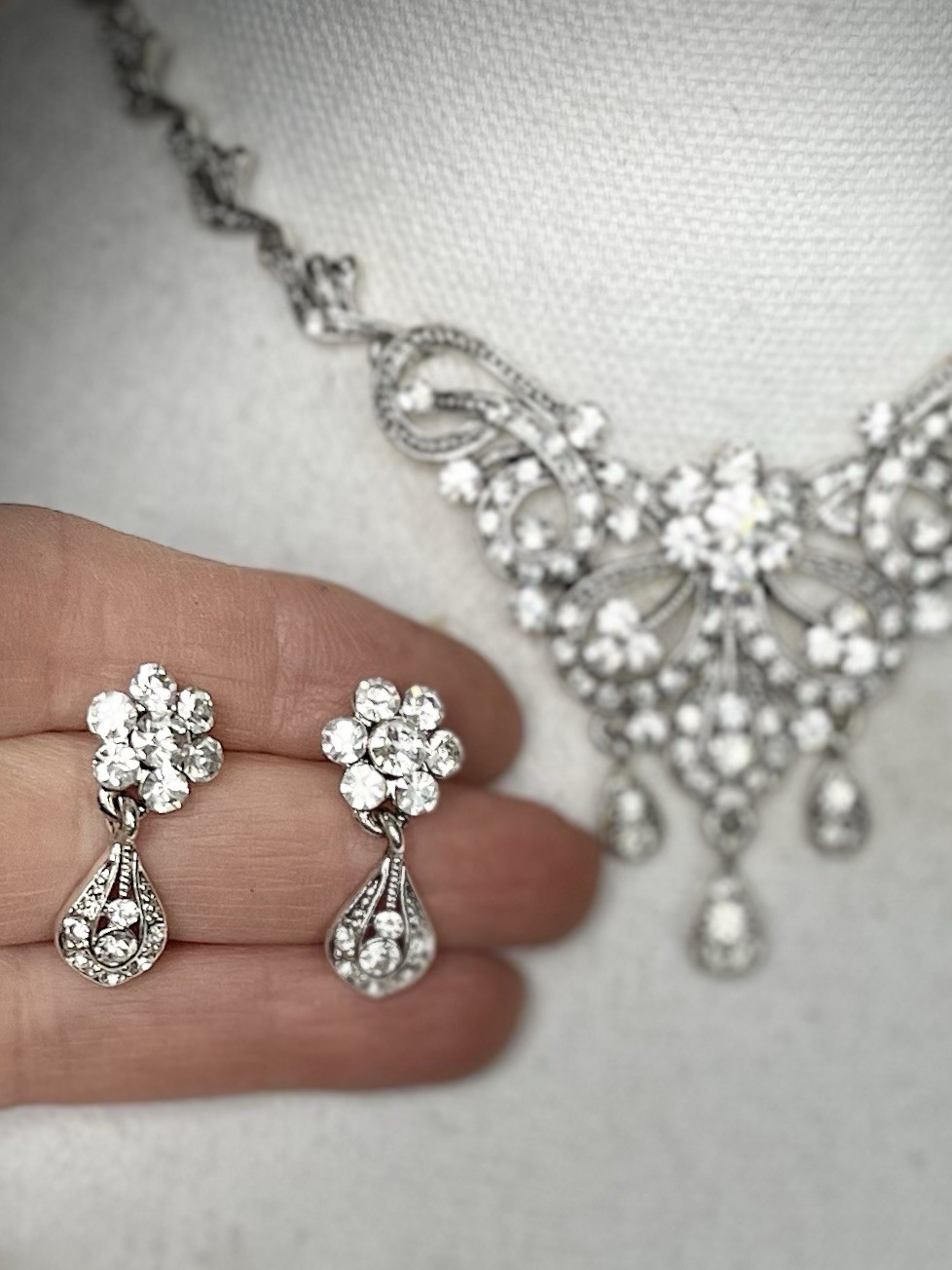 Vintage Necklace and Earrings Set Jewelry Floral design all occasion Gift