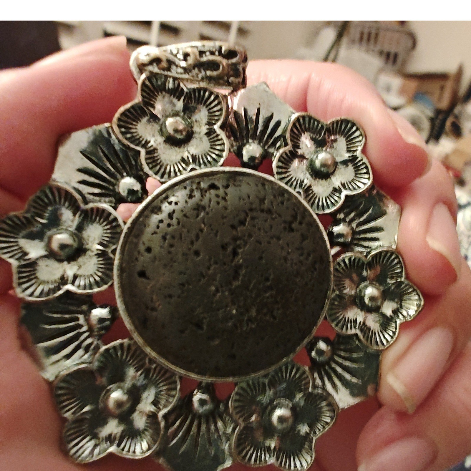 UnbLava Stone Floral Pendant Silver Black Bohemian Medallion Flower