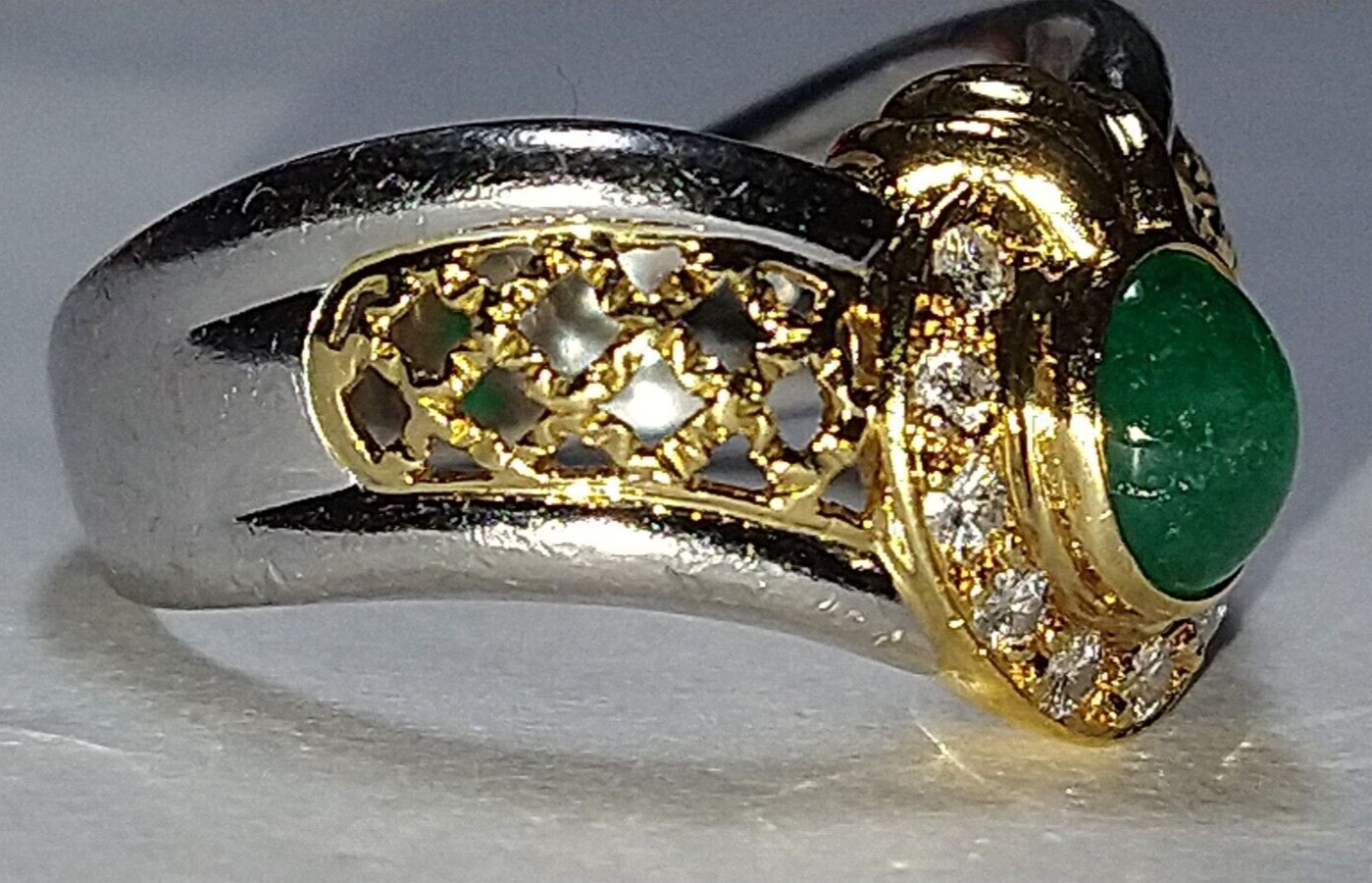 Solid heavy platinum & 18k gold 0.91 carat natural emerald diamond ring 8.76 grm