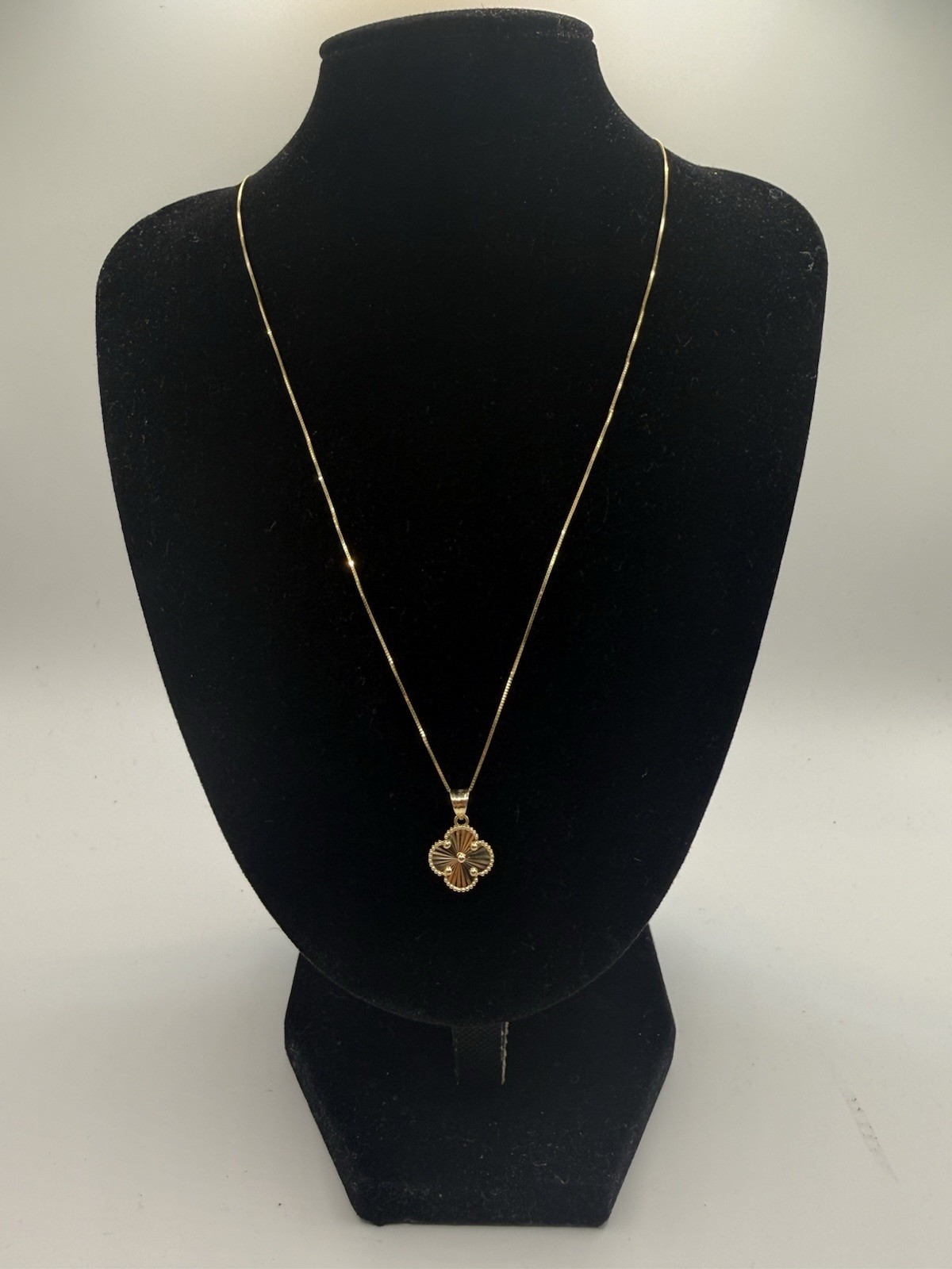Sunbeam & Polished Reversible Bead Frame Clover 20″ Pendant Necklace in 14k Gold