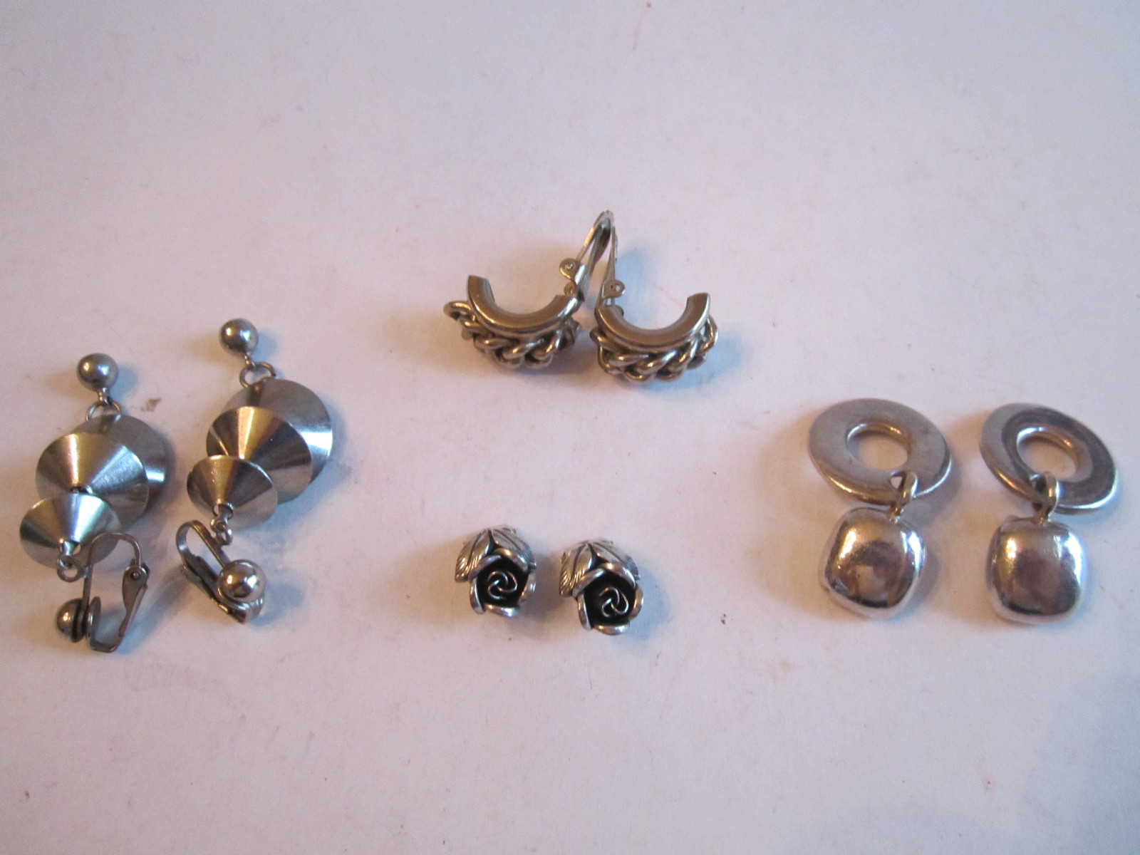 4 VTG EARRING SETS – SILVER PLATED – CYMBALS, CHAIN LINK, FLOWER & OTHER – BBA-3