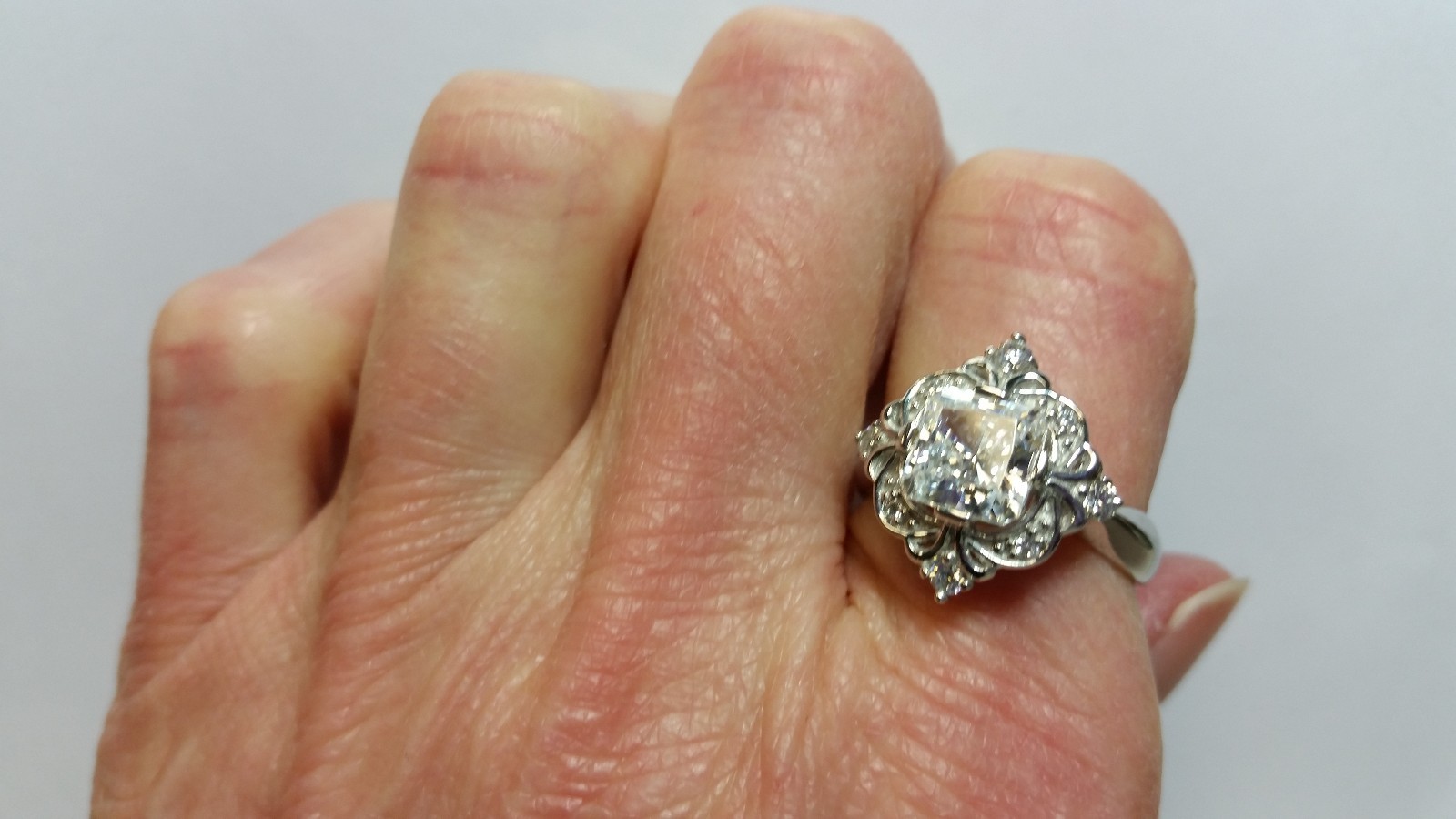 Beautiful 2 Carat Princess & Round Clear CZ Scalloped Accent Ring Silver Size 7