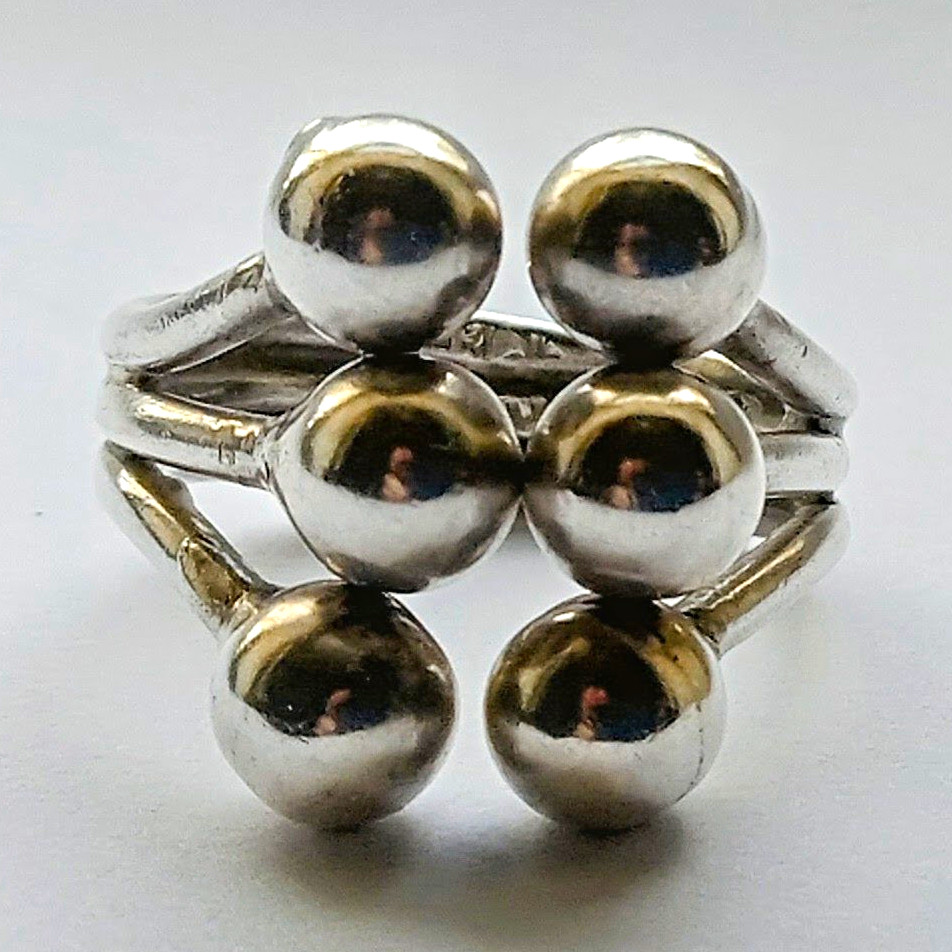 Silver Metal Multi-Ball Cluster Band Ring Size 7.5, No Stone, Silver Tone