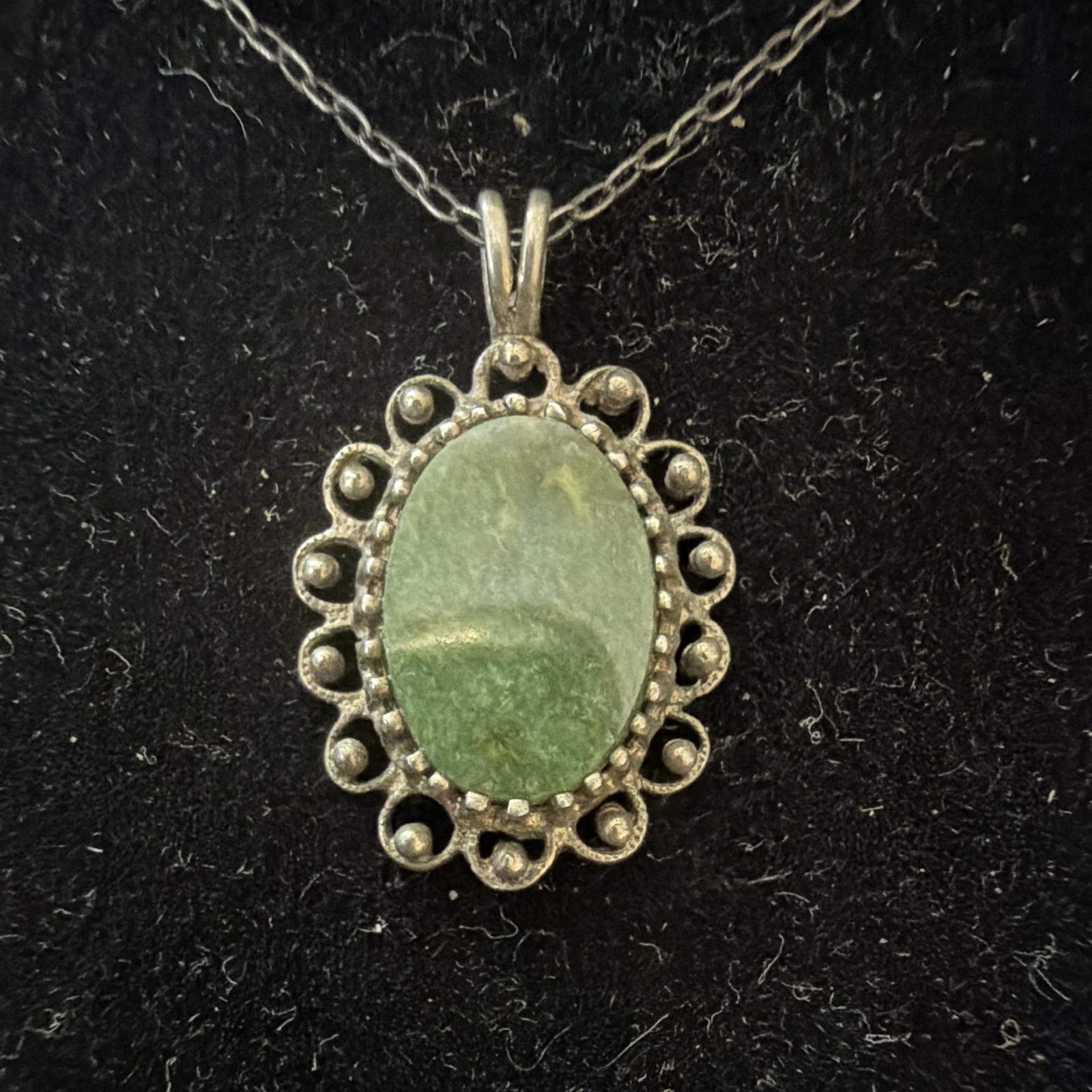 Silver-Tone Cable Chain Necklace Oval Green Stone Pendant Bezel Spring Ring
