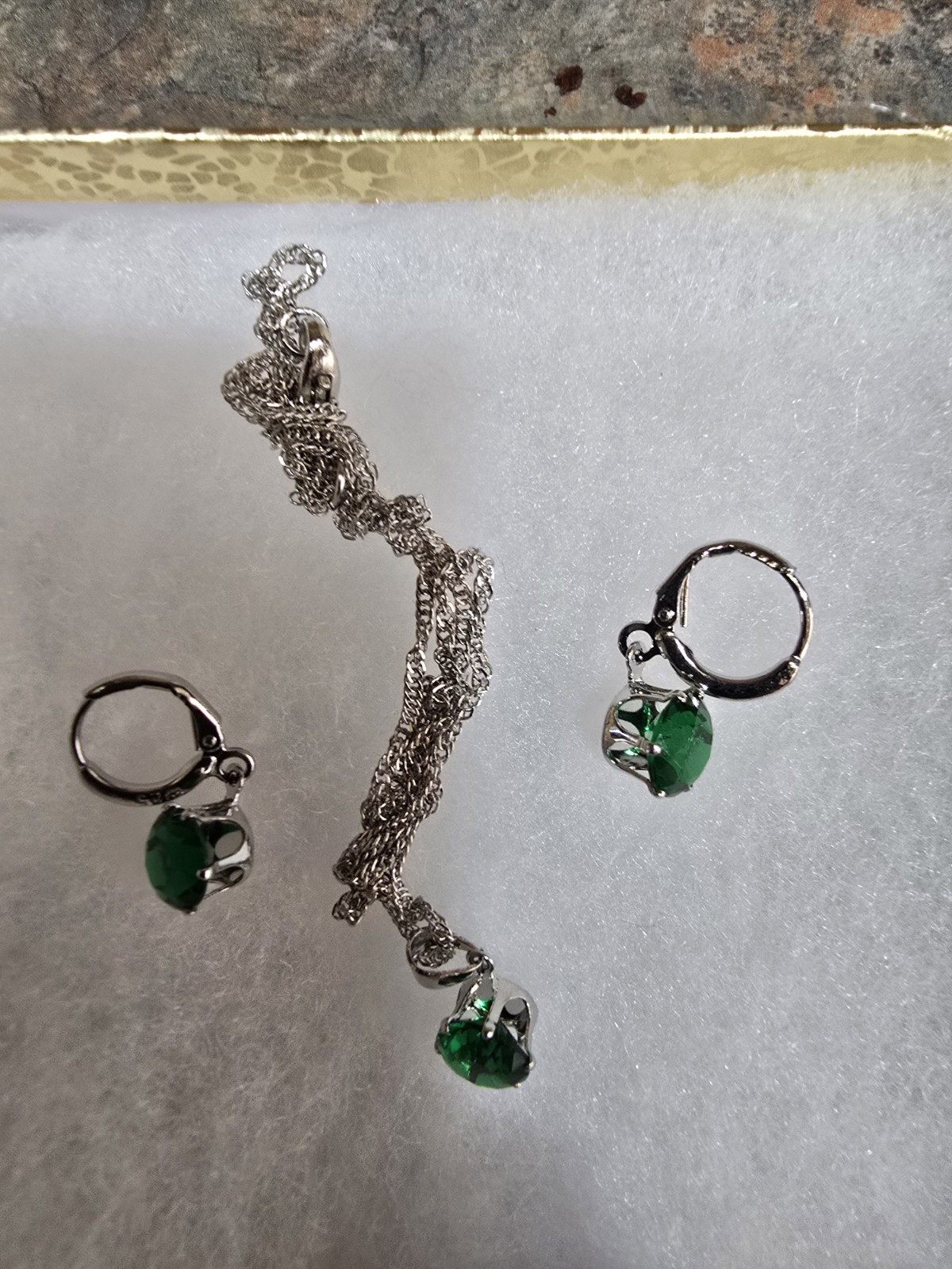 Emerald Color & Silver Tone Necklace & Earring Set With Gift Box