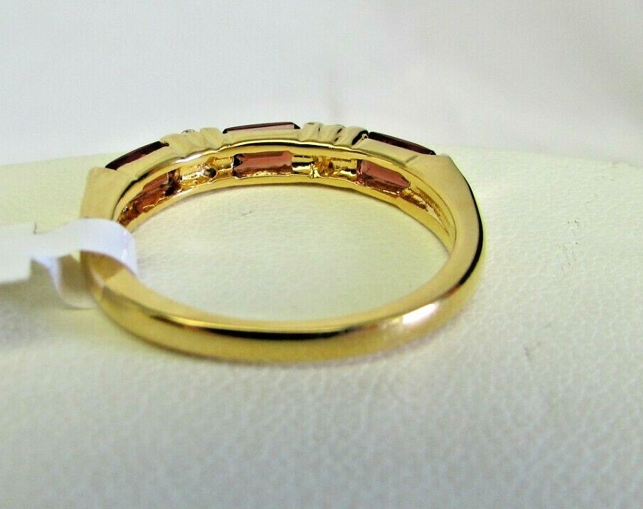 Allison Reed Gold Tone 3 Garnet Stone Ring Size 7 (O45 1326 05) NEW