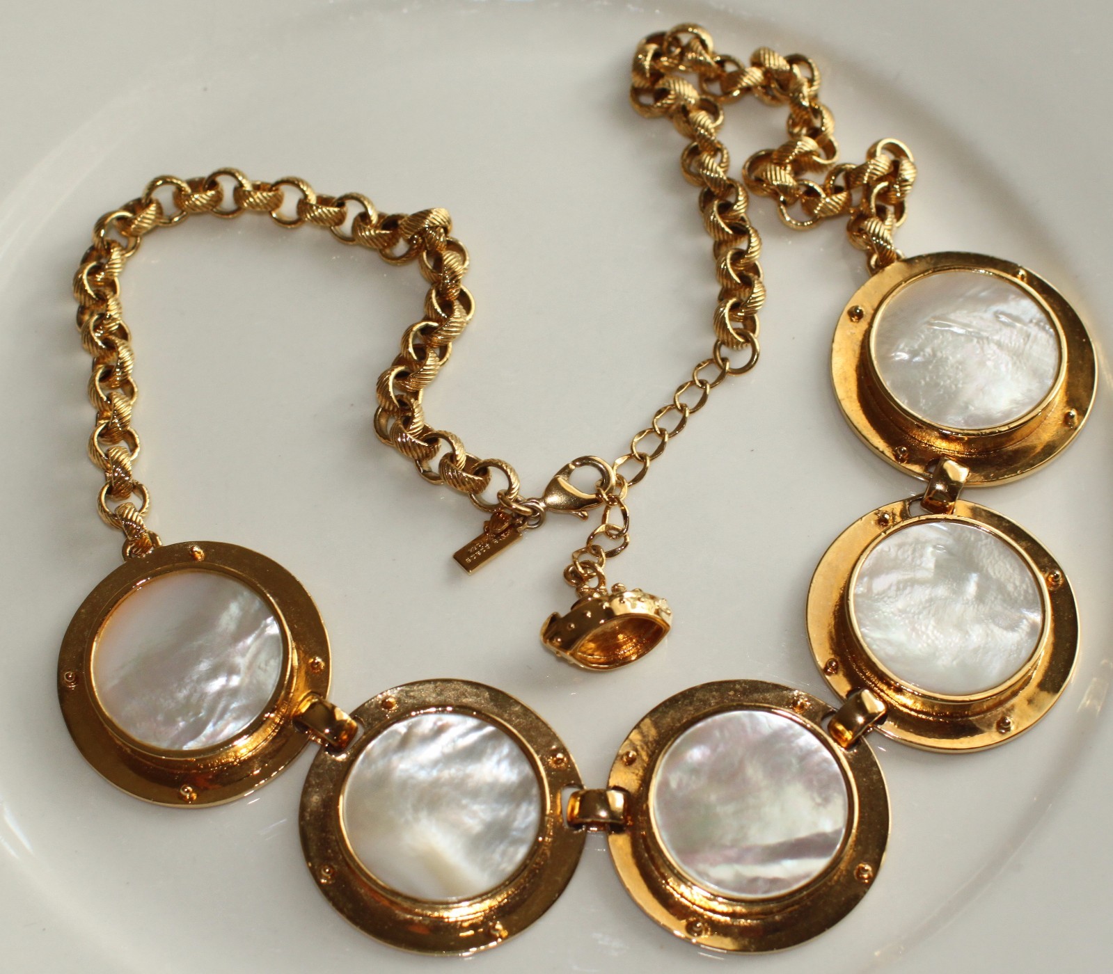 KATE SPADE HUGE SHELL NAUTICAL ALL ABOARD MOTHER OF PEARL DISC NECKLACE GOLD