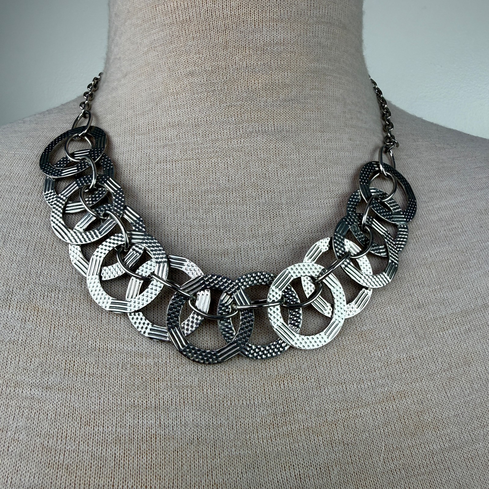 Circle Silver Tone Lightweight Link Chain Necklace 18 – 20.5″