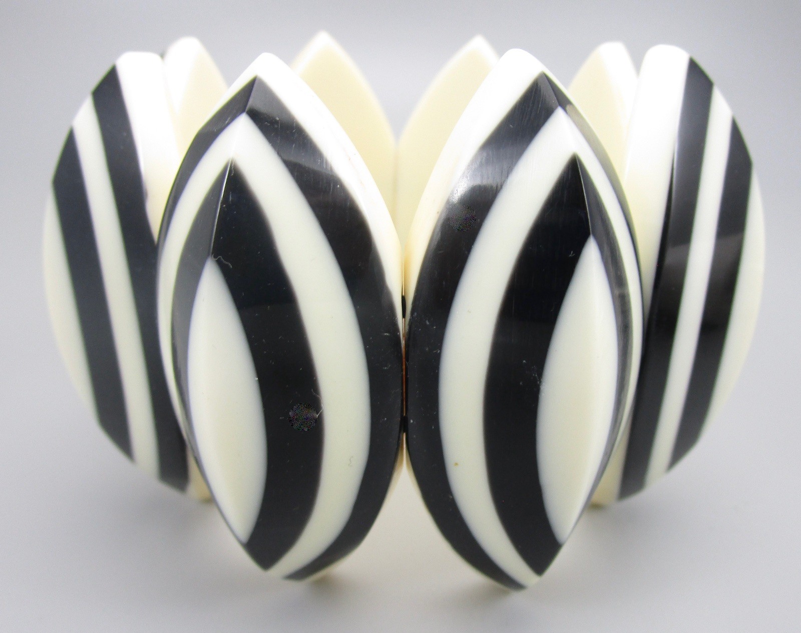  BOLD MARION GODART BLACK & WHITE MARQUISE PANEL STRETCH BRACELET – FRANCE